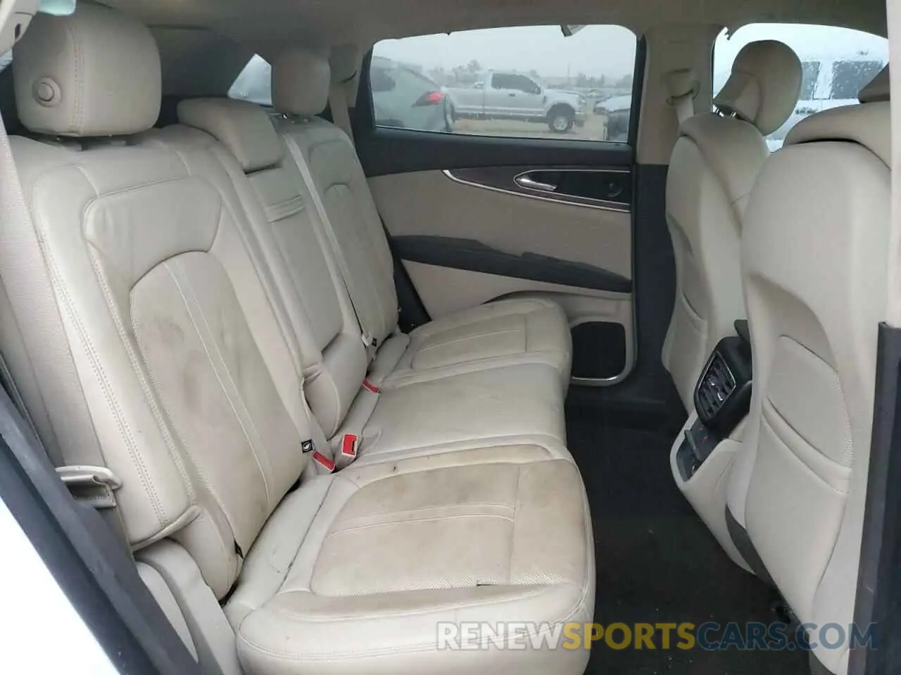 11 Photograph of a damaged car 2LMPJ6L96KBL12639 LINCOLN NAUTILUS 2019