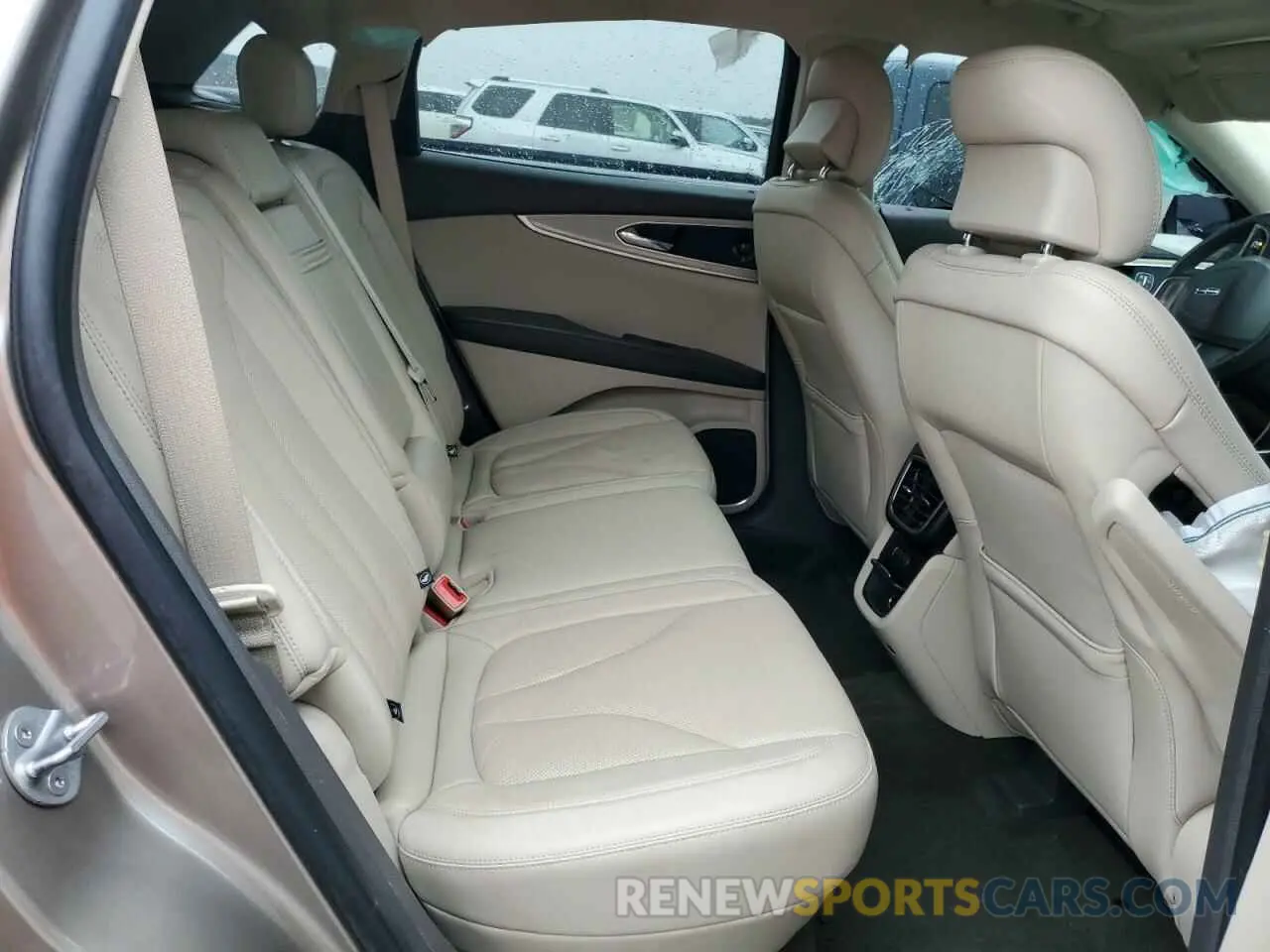 10 Photograph of a damaged car 2LMPJ6L96KBL18196 LINCOLN NAUTILUS 2019