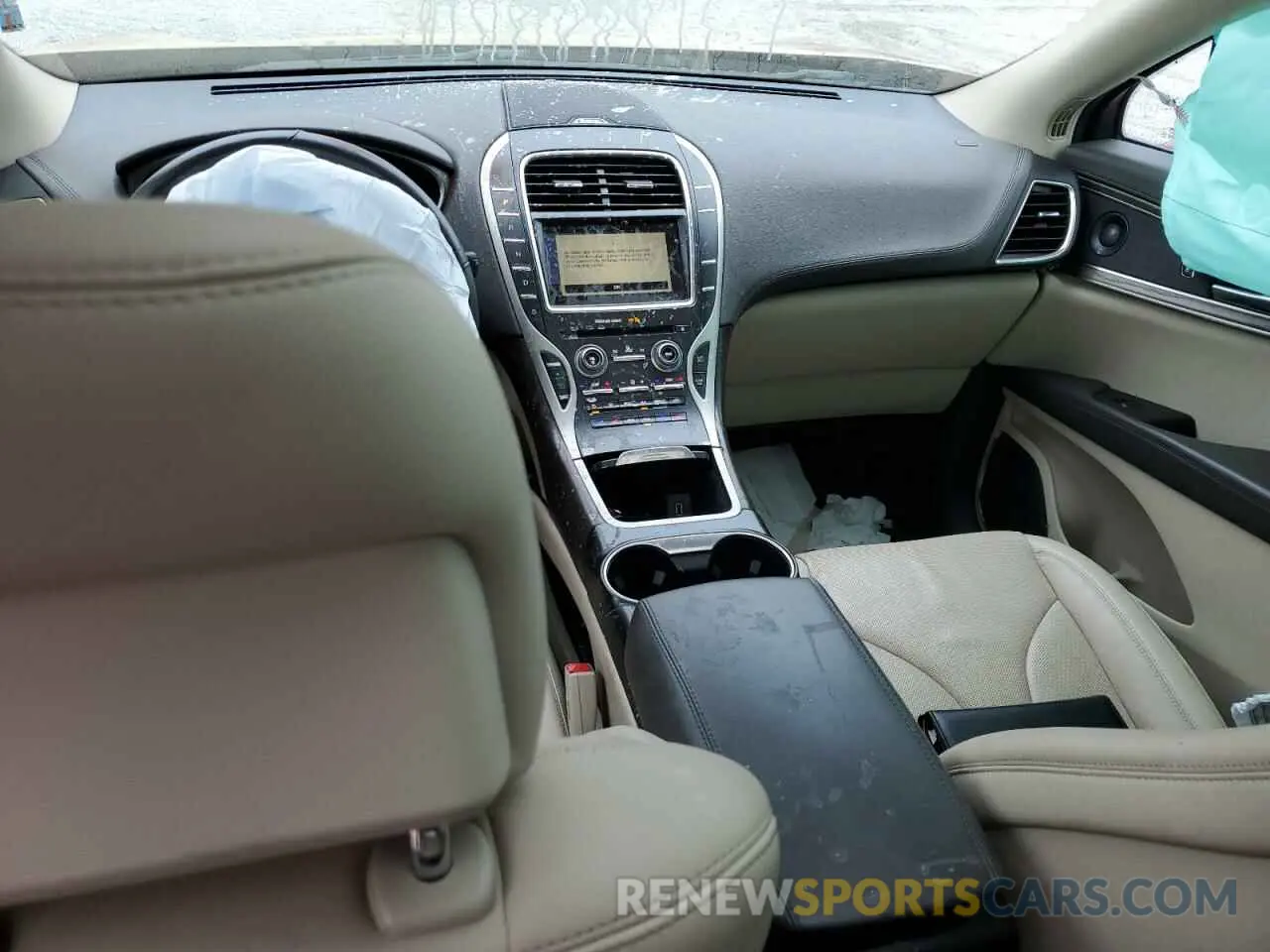 8 Photograph of a damaged car 2LMPJ6L9XKBL57034 LINCOLN NAUTILUS 2019