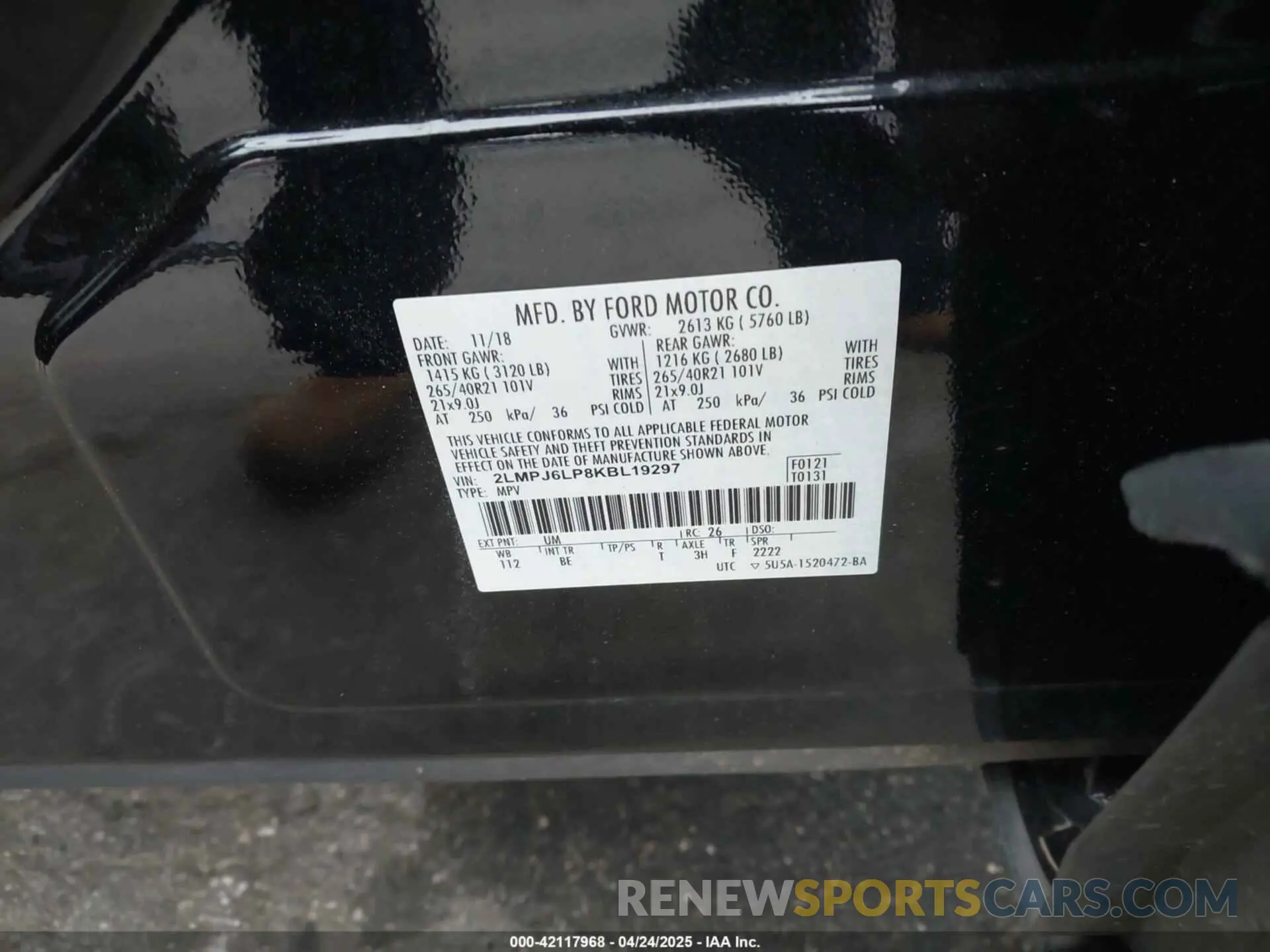 9 Photograph of a damaged car 2LMPJ6LP8KBL19297 LINCOLN NAUTILUS 2019