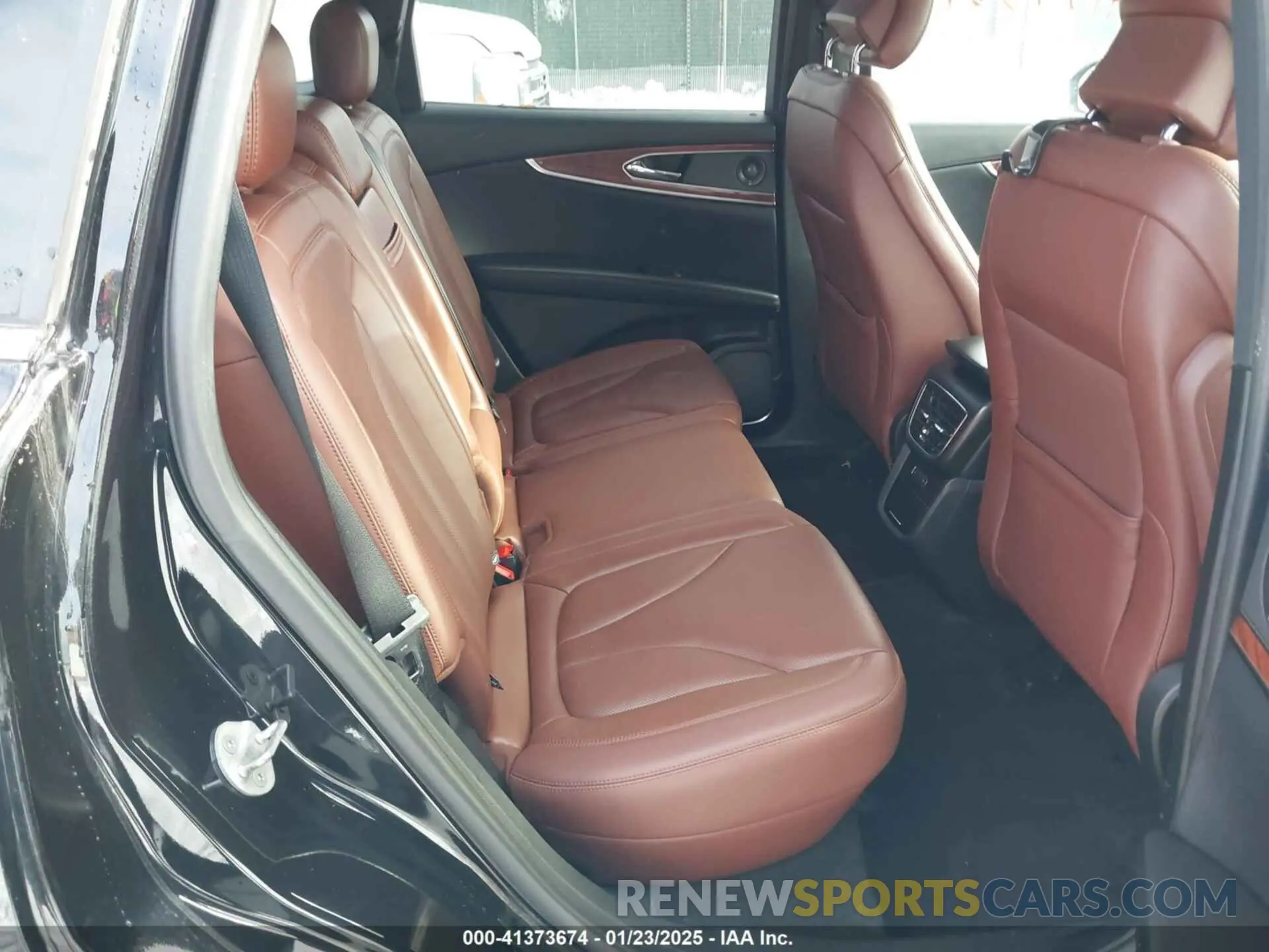 8 Photograph of a damaged car 2LMPJ8L97KBL22933 LINCOLN NAUTILUS 2019