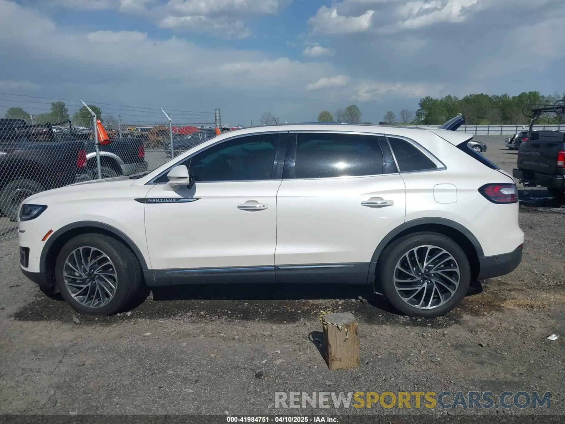 14 Фотография поврежденного автомобиля 2LMPJ8L98KBL14453 LINCOLN NAUTILUS 2019
