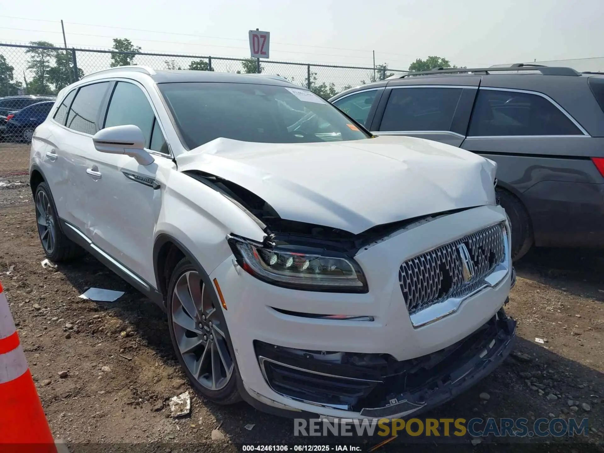 1 Photograph of a damaged car 2LMPJ8LP2KBL18626 LINCOLN NAUTILUS 2019