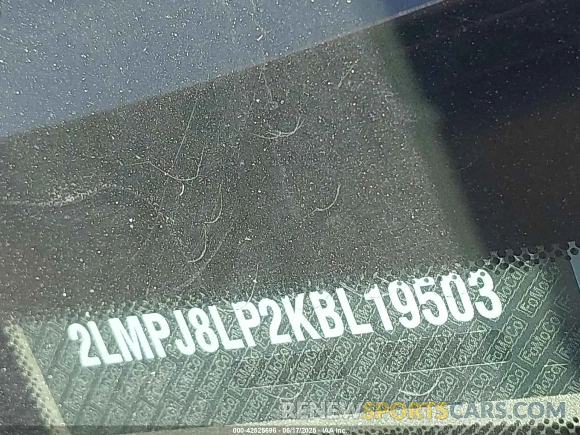 17 Photograph of a damaged car 2LMPJ8LP2KBL19503 LINCOLN NAUTILUS 2019