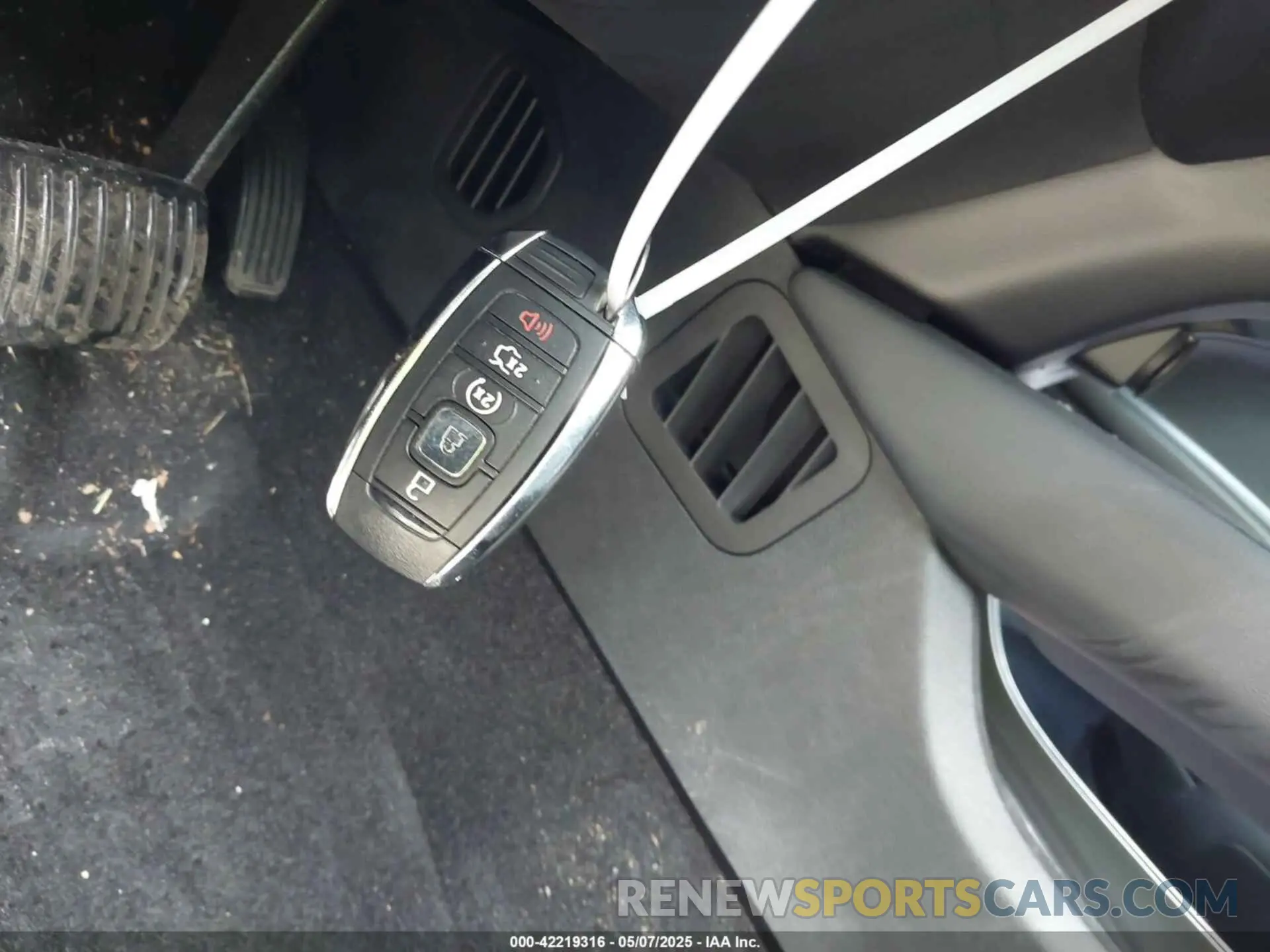 11 Photograph of a damaged car 2LMPJ8LP5KBL32374 LINCOLN NAUTILUS 2019