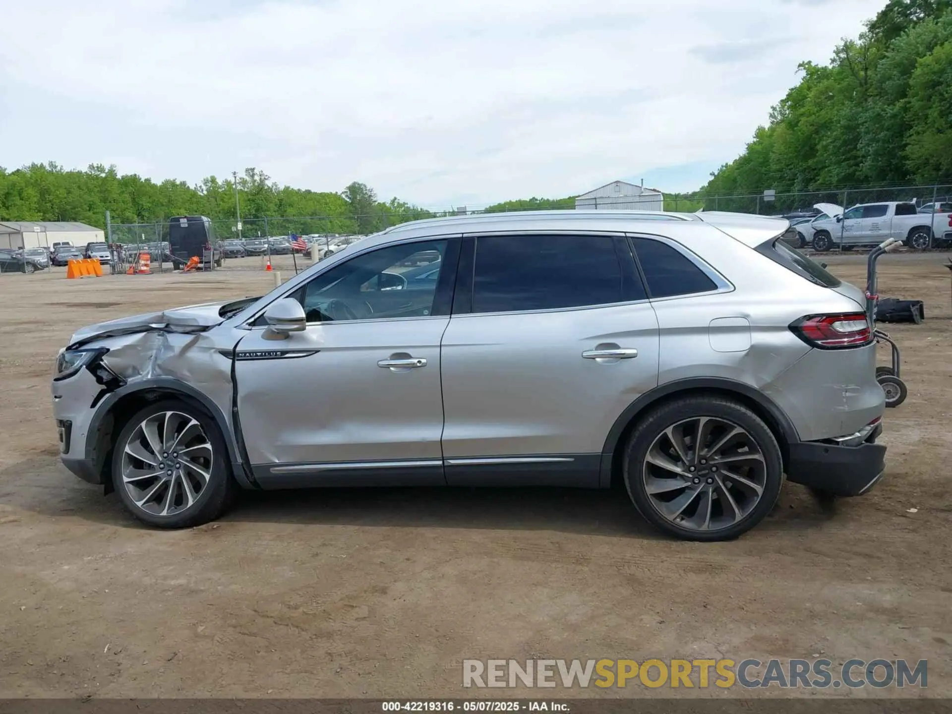 14 Photograph of a damaged car 2LMPJ8LP5KBL32374 LINCOLN NAUTILUS 2019