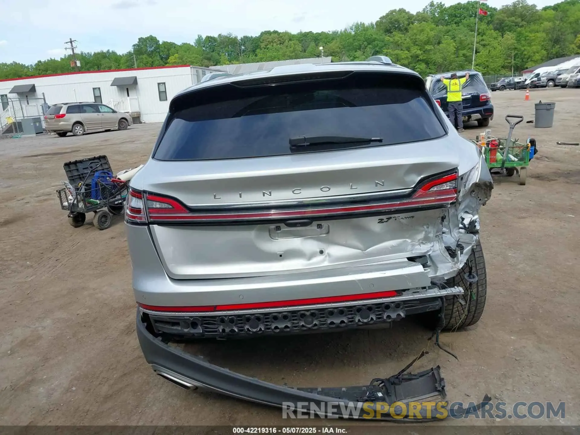 16 Photograph of a damaged car 2LMPJ8LP5KBL32374 LINCOLN NAUTILUS 2019