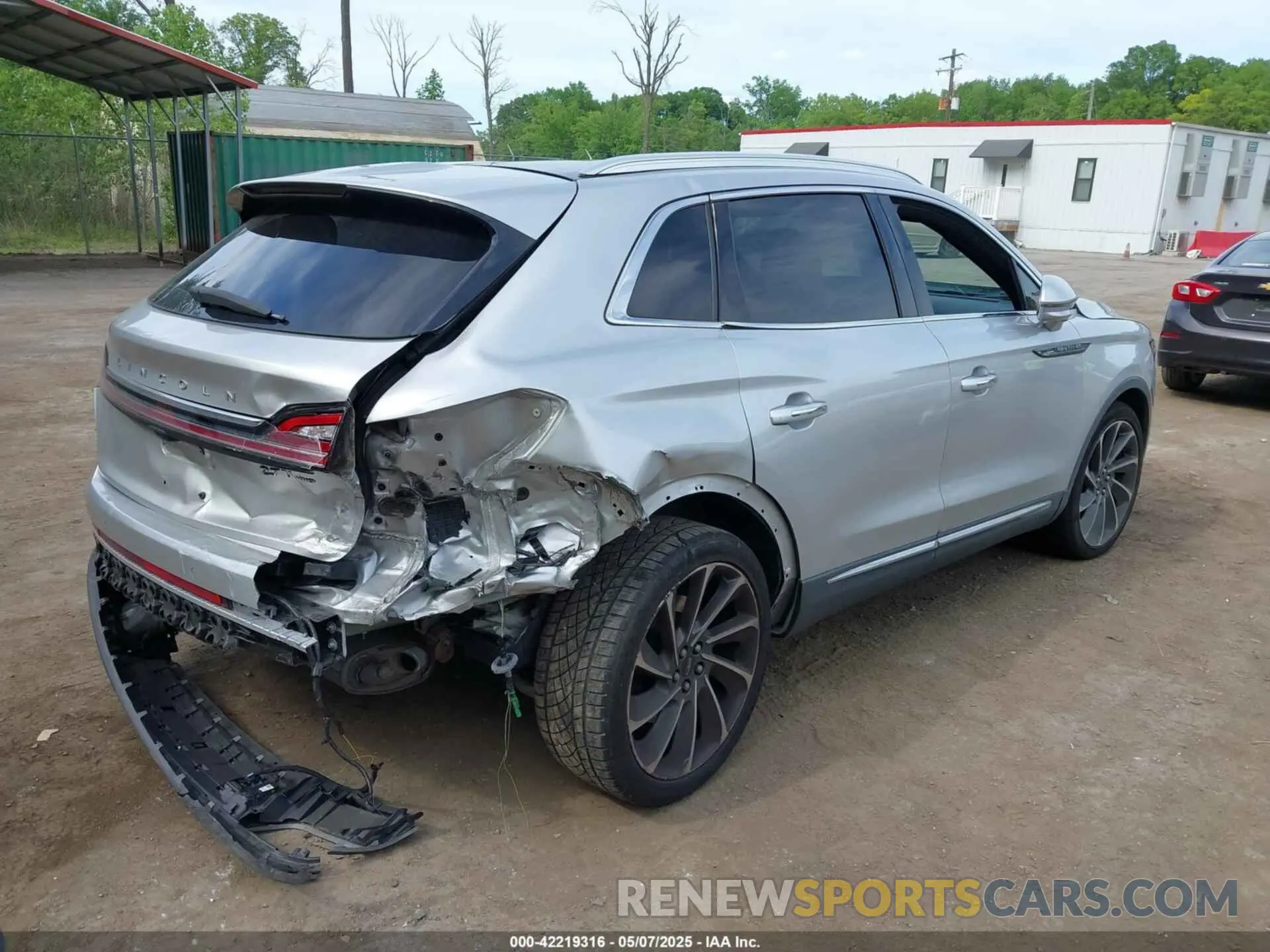 4 Photograph of a damaged car 2LMPJ8LP5KBL32374 LINCOLN NAUTILUS 2019