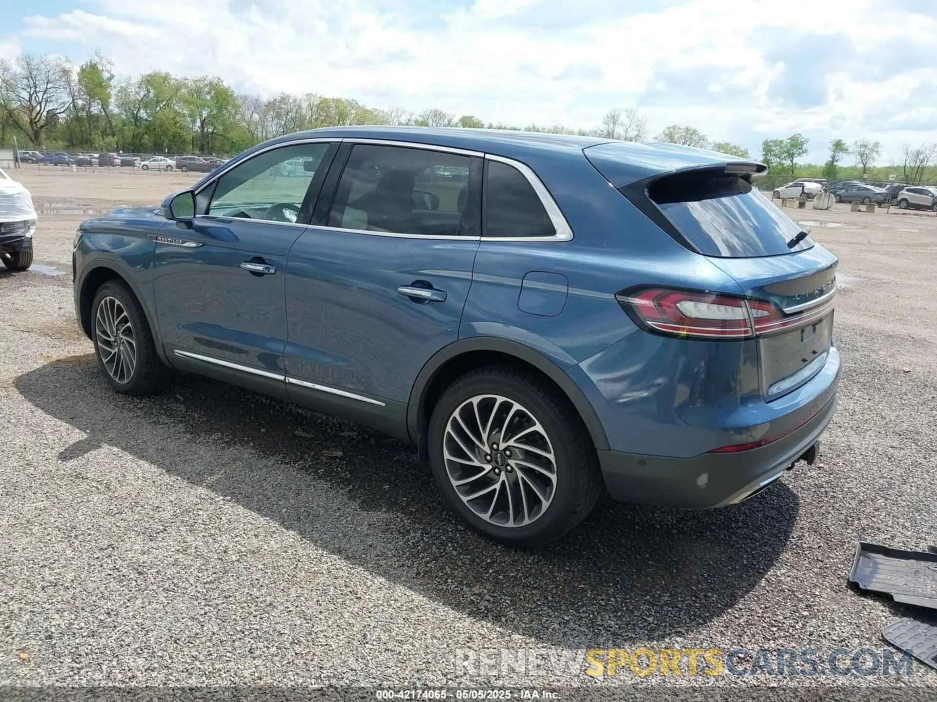 3 Photograph of a damaged car 2LMPJ8LPXKBL13447 LINCOLN NAUTILUS 2019