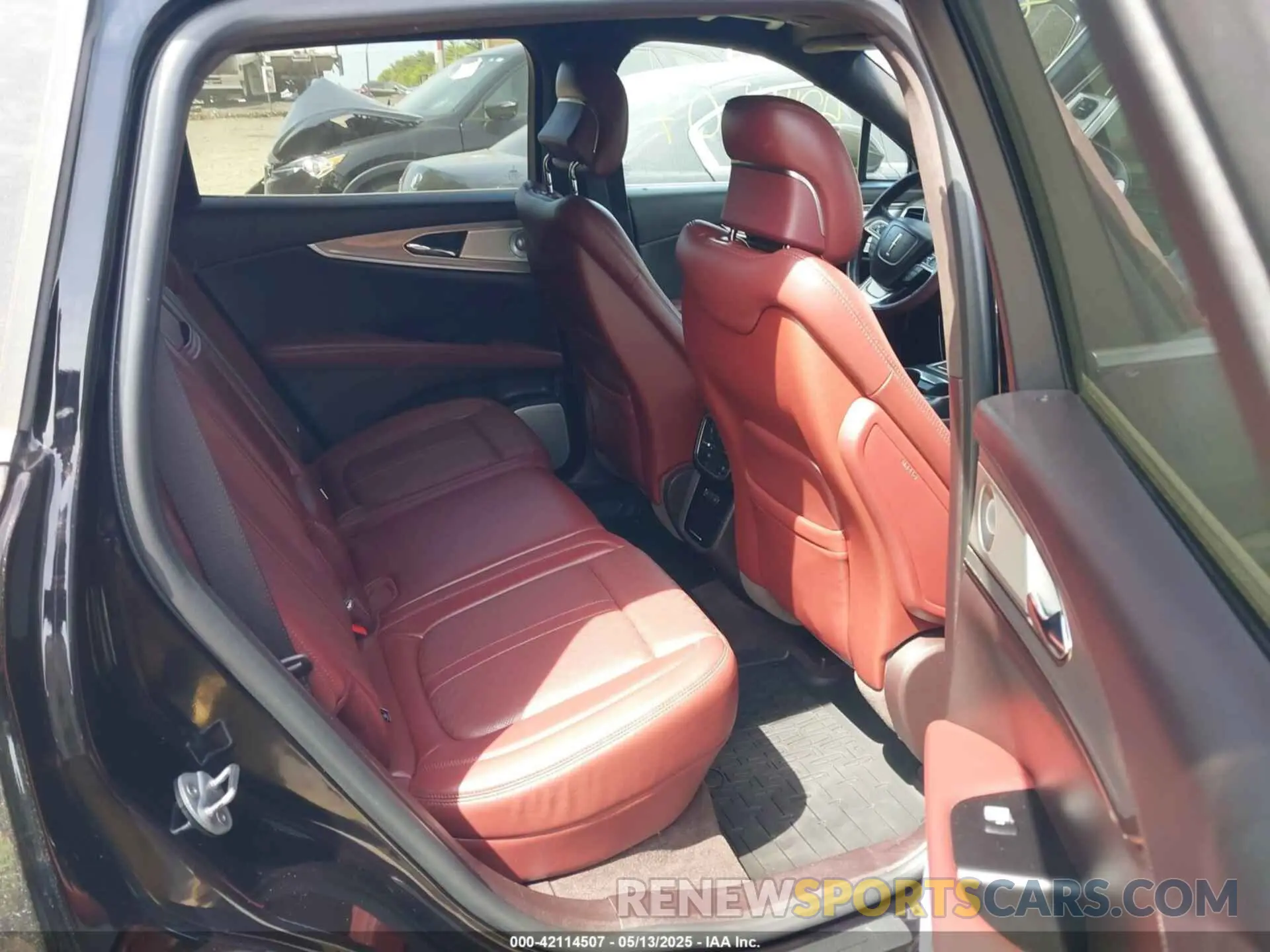8 Фотография поврежденного автомобиля 2LMPJ9JP0KBL46286 LINCOLN NAUTILUS 2019