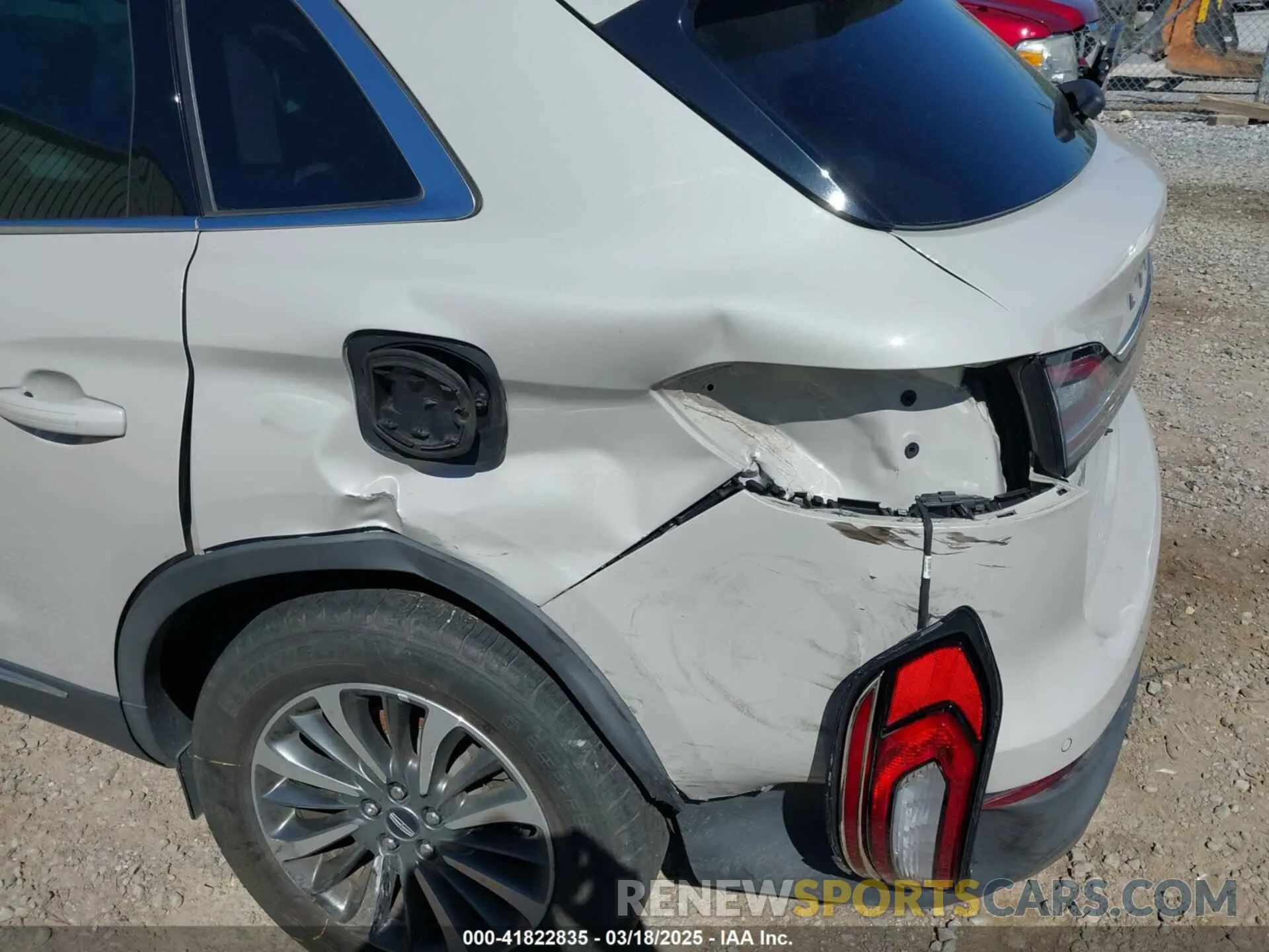 6 Photograph of a damaged car 2LMPJ6J98LBL11383 LINCOLN NAUTILUS 2020