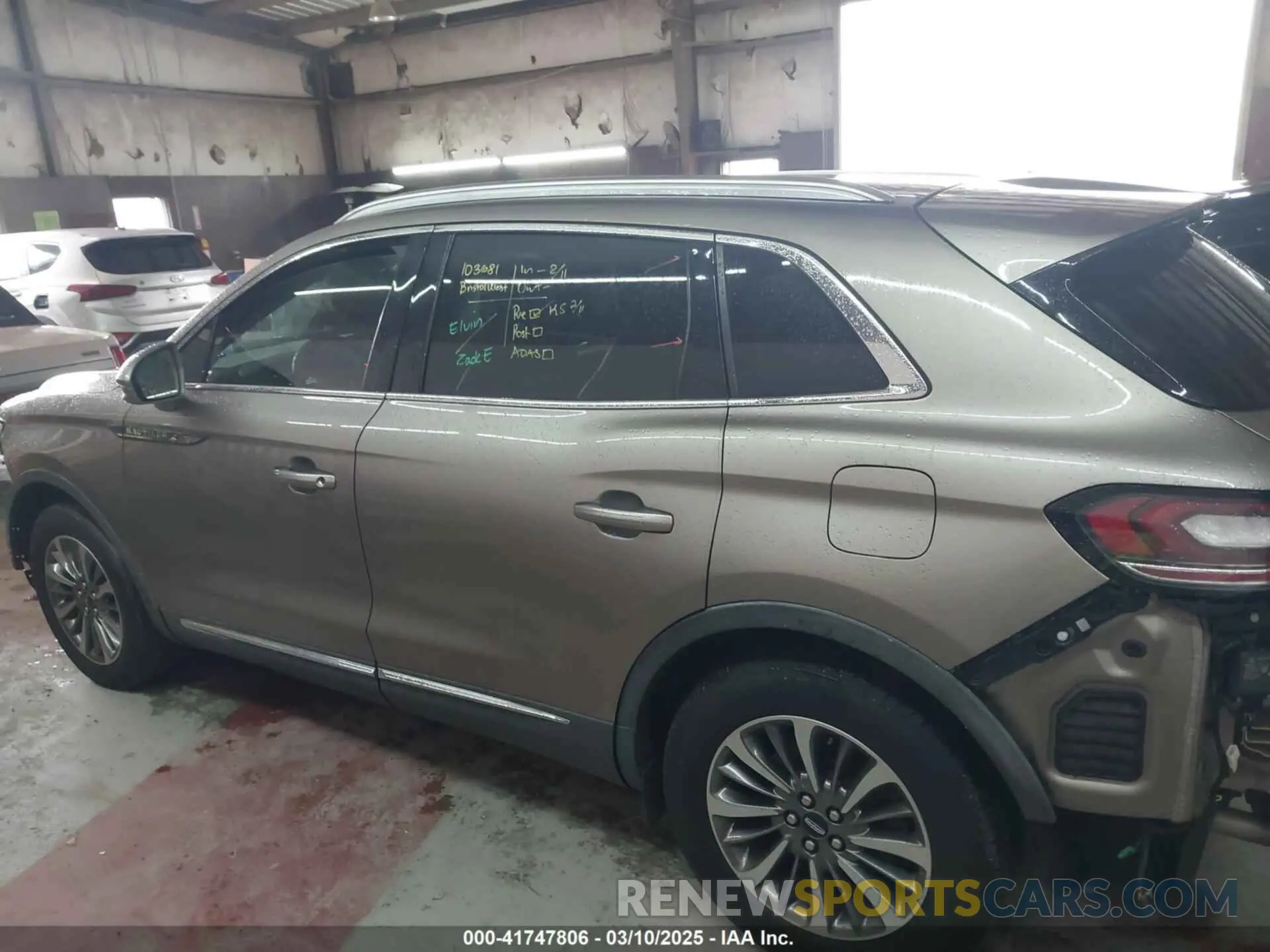 15 Фотография поврежденного автомобиля 2LMPJ6J98LBL15952 LINCOLN NAUTILUS 2020