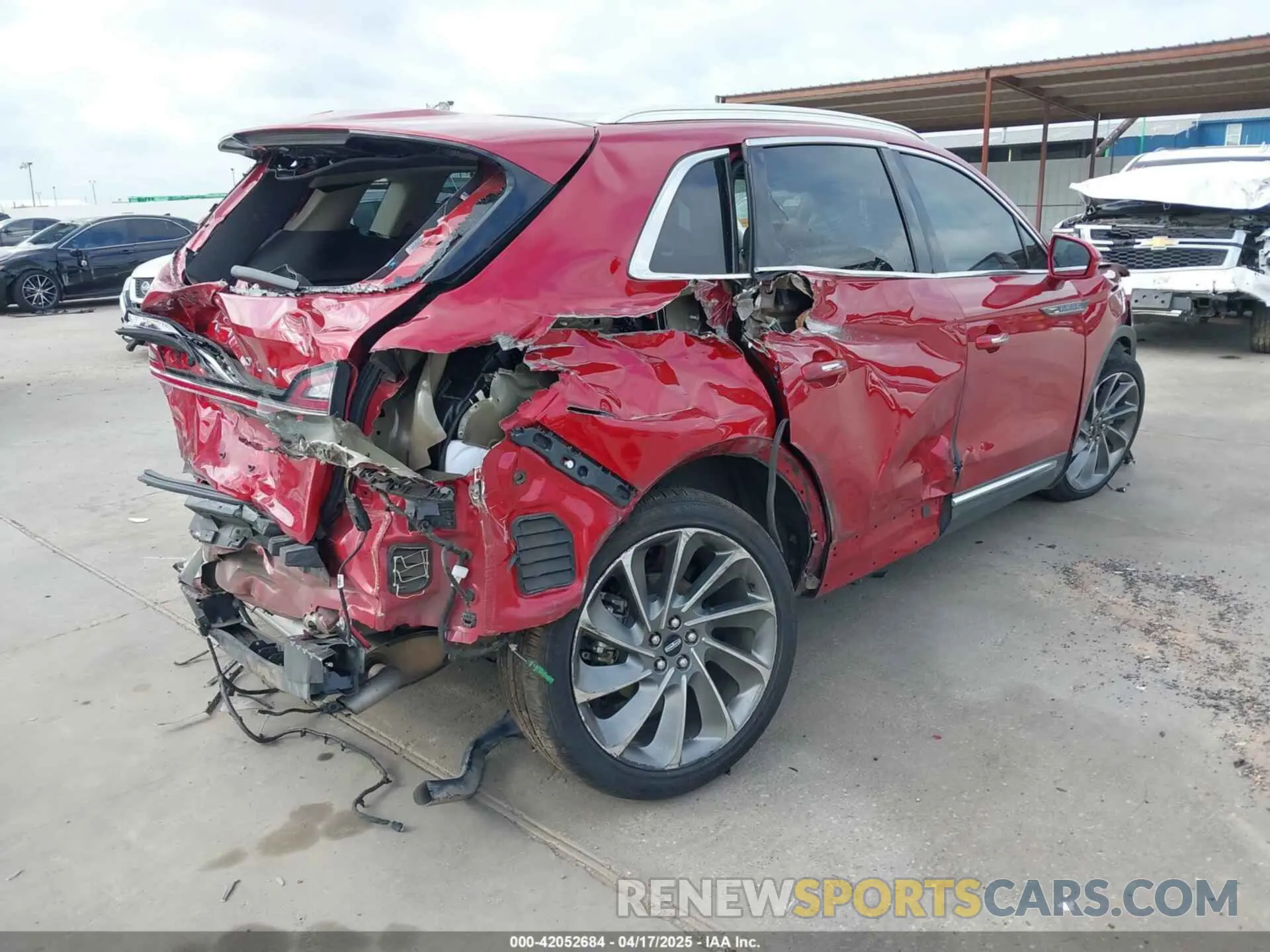 4 Photograph of a damaged car 2LMPJ6K94LBL04669 LINCOLN NAUTILUS 2020