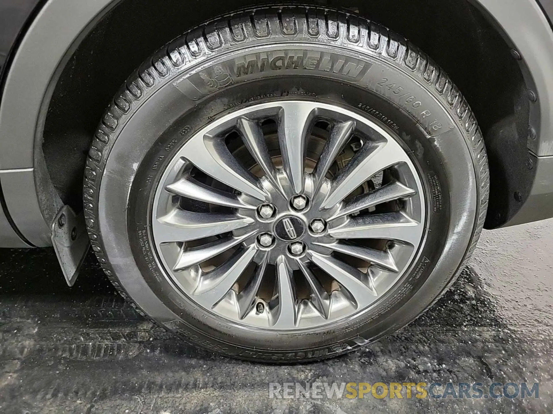2 Photograph of a damaged car 2LMPJ6K99LBL12010 LINCOLN NAUTILUS 2020