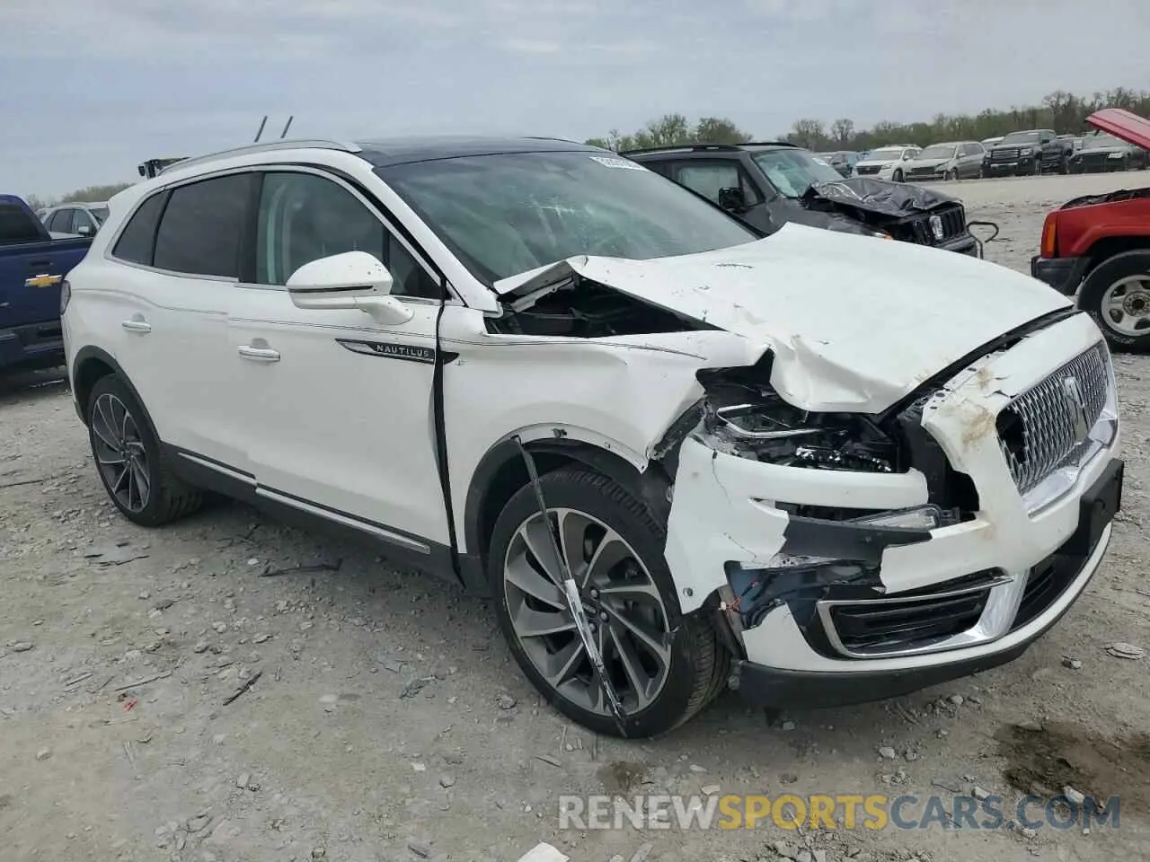 4 Photograph of a damaged car 2LMPJ8K91LBL11557 LINCOLN NAUTILUS 2020