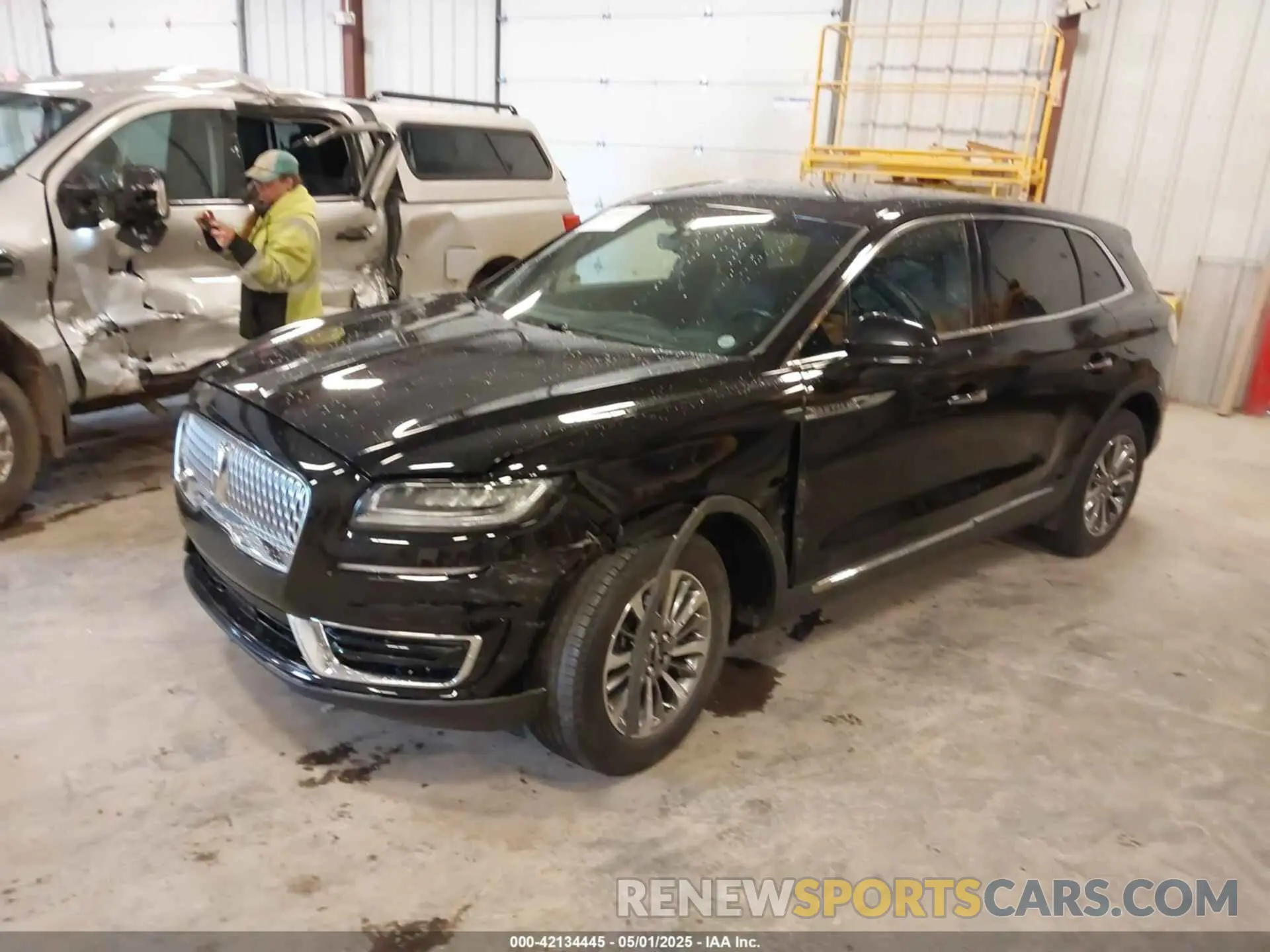 2 Photograph of a damaged car 2LMPJ8K96LBL17130 LINCOLN NAUTILUS 2020