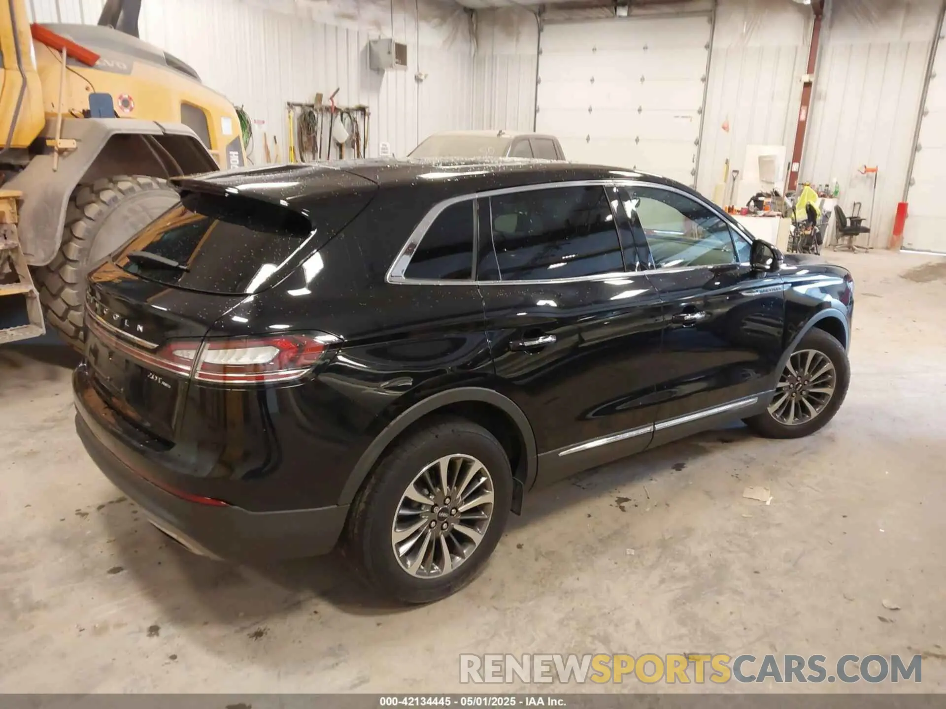 4 Photograph of a damaged car 2LMPJ8K96LBL17130 LINCOLN NAUTILUS 2020