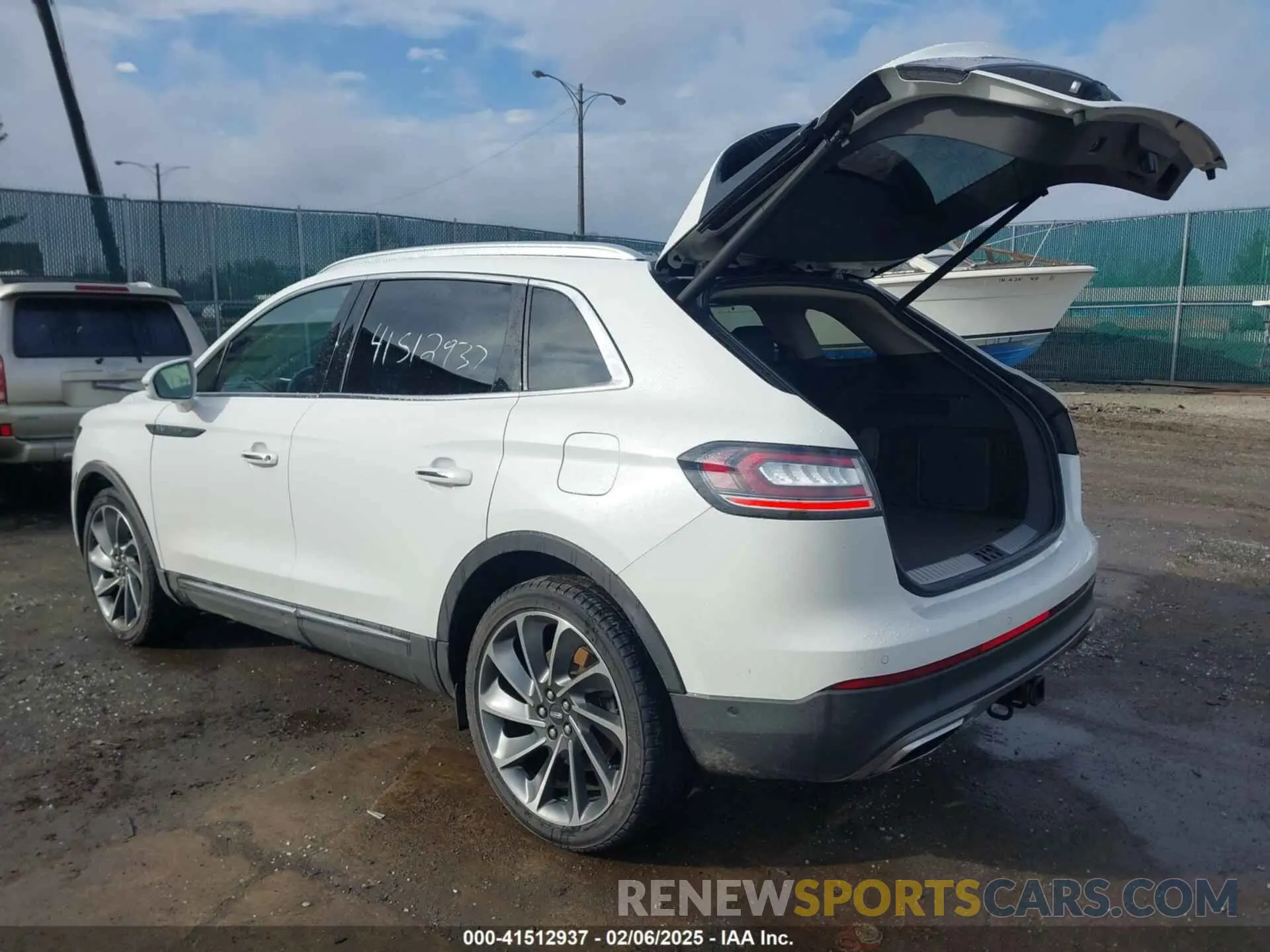 3 Фотография поврежденного автомобиля 2LMPJ8KP0LBL30406 LINCOLN NAUTILUS 2020