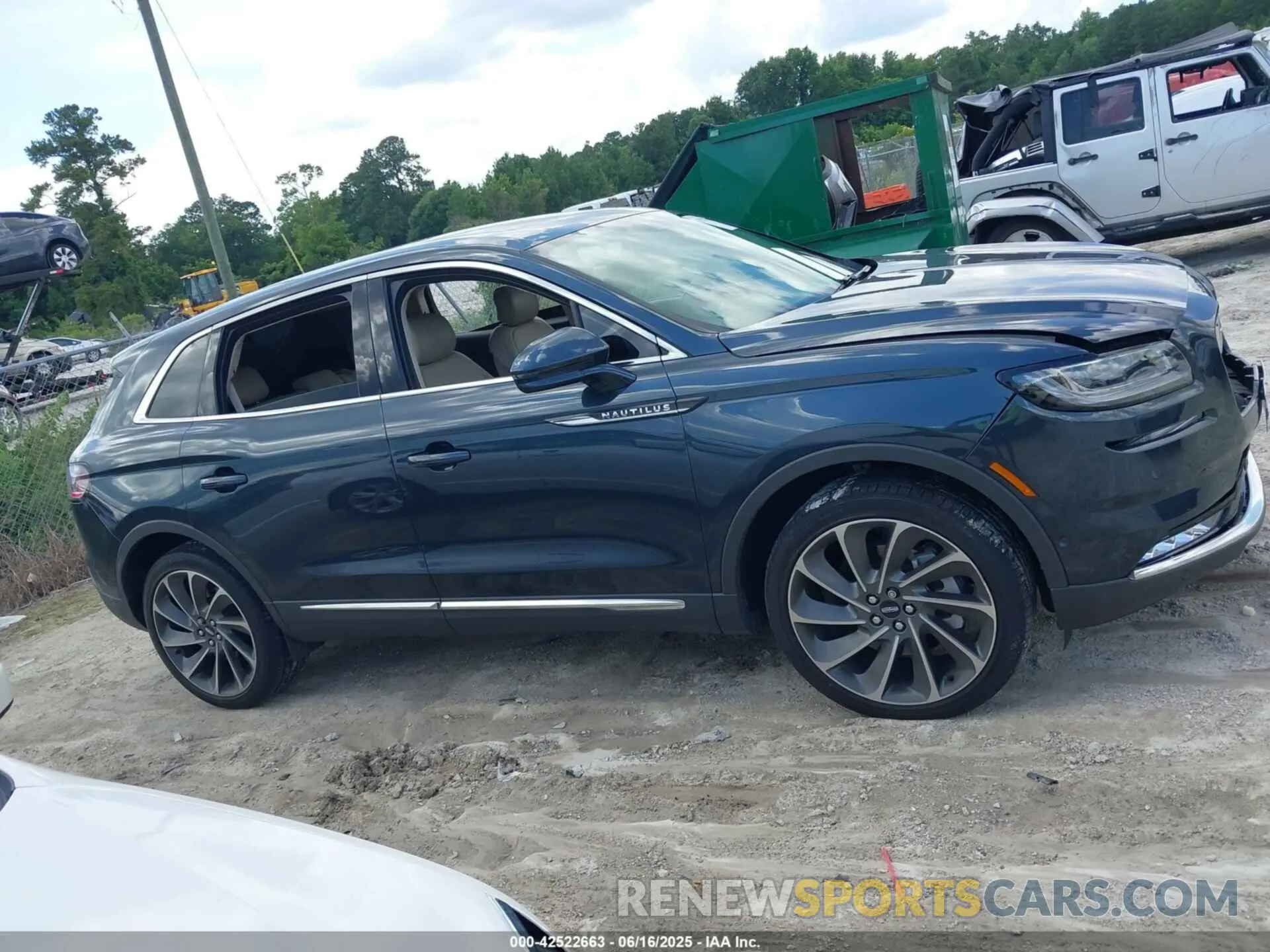 13 Photograph of a damaged car 2LMPJ8KP9MBL16019 LINCOLN NAUTILUS 2021