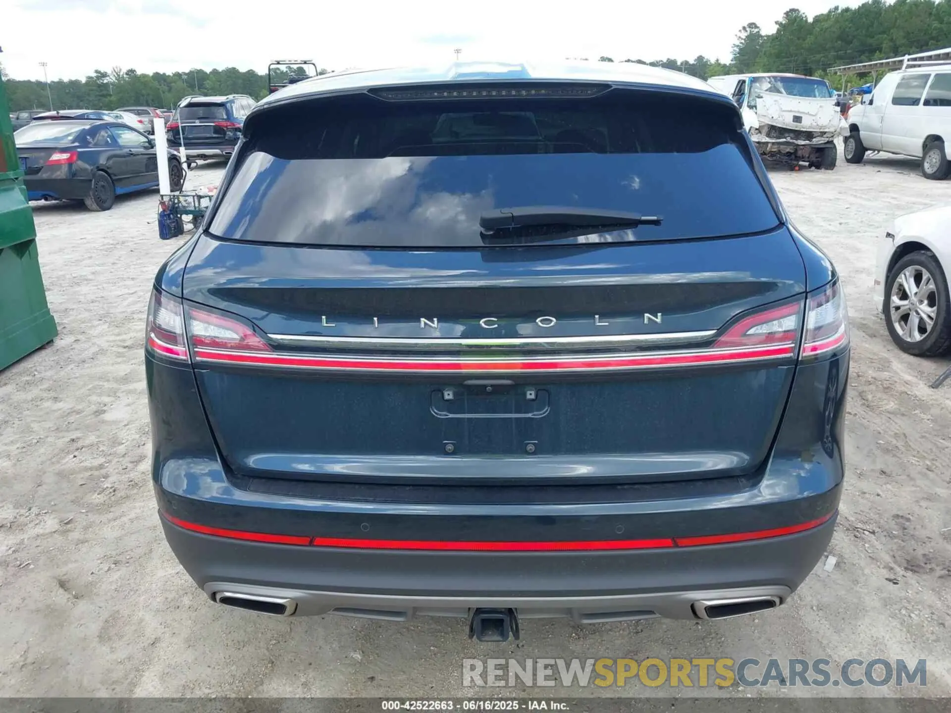 16 Photograph of a damaged car 2LMPJ8KP9MBL16019 LINCOLN NAUTILUS 2021