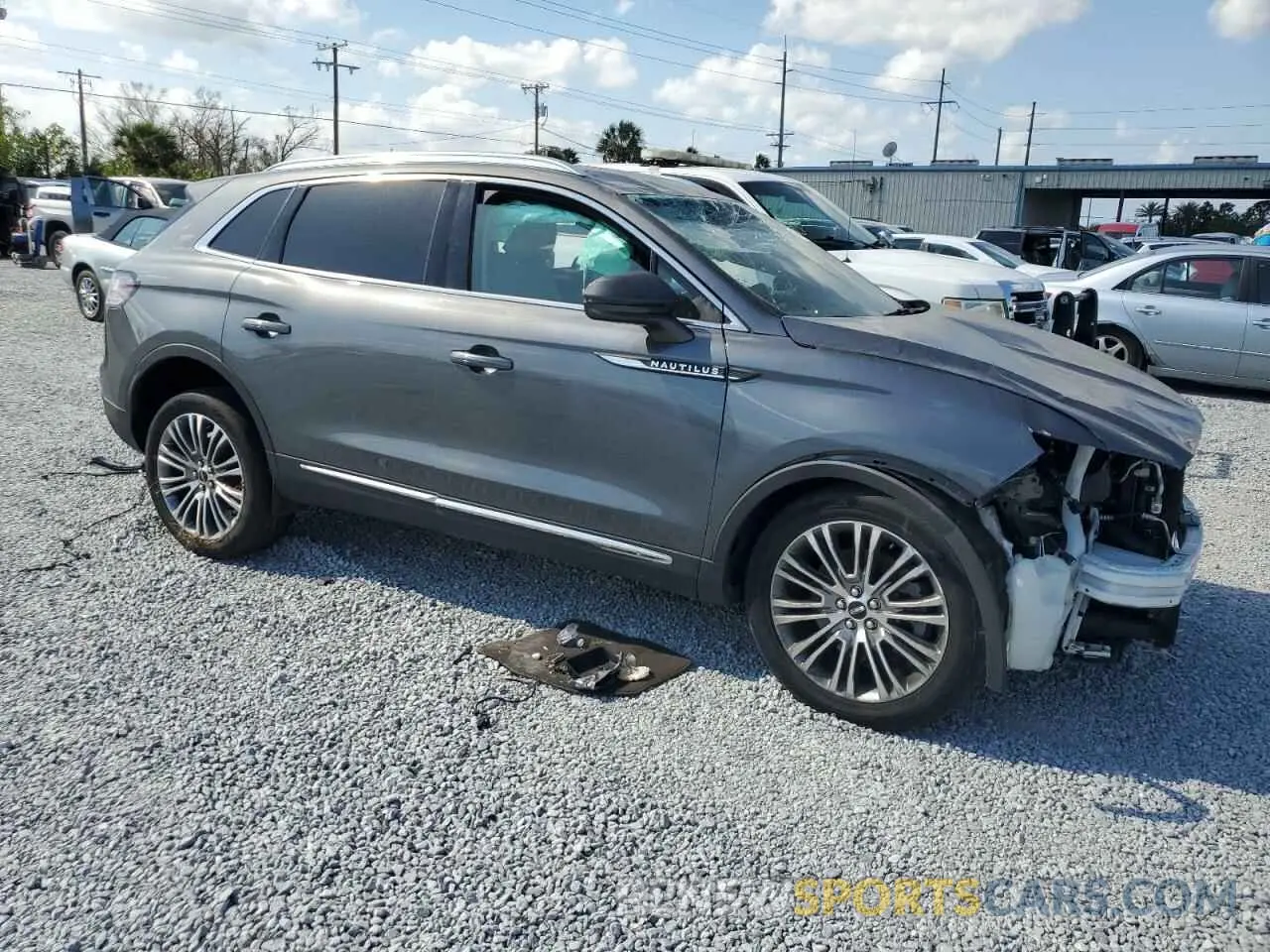 4 Photograph of a damaged car 2LMPJ6J98NBL20832 LINCOLN NAUTILUS 2022