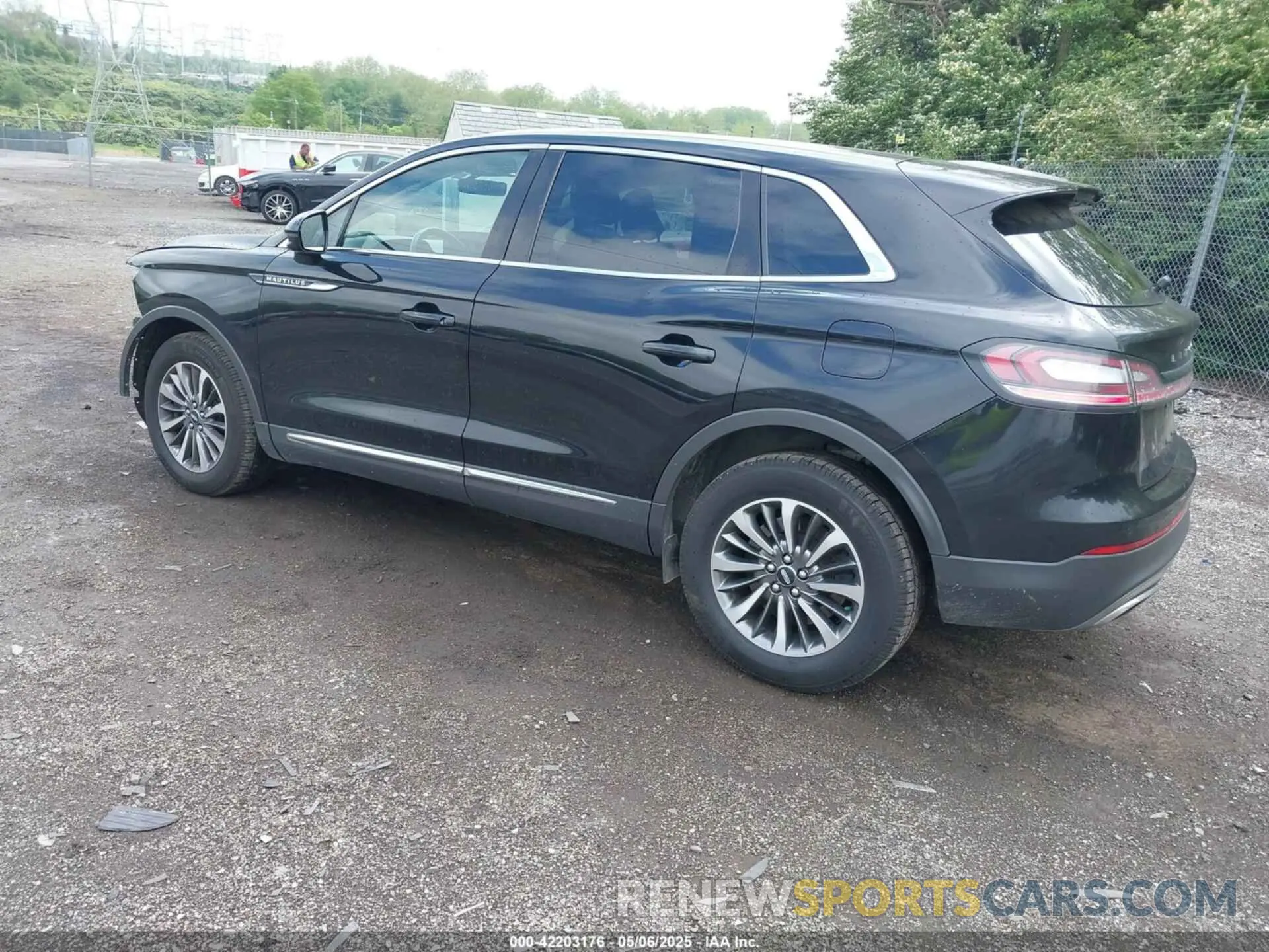 3 Photograph of a damaged car 2LMPJ8J92NBL13418 LINCOLN NAUTILUS 2022