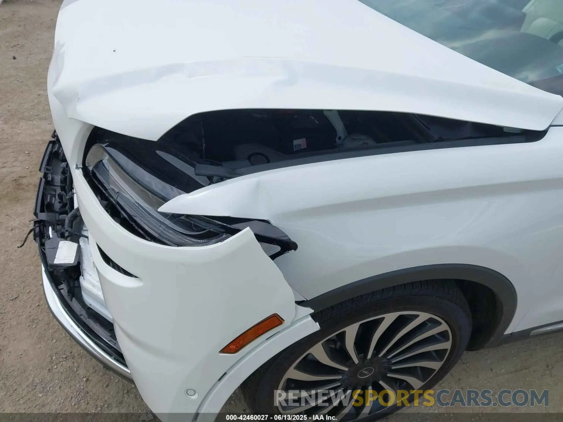 17 Photograph of a damaged car 2LMPJ9JP1NBL05802 LINCOLN NAUTILUS 2022
