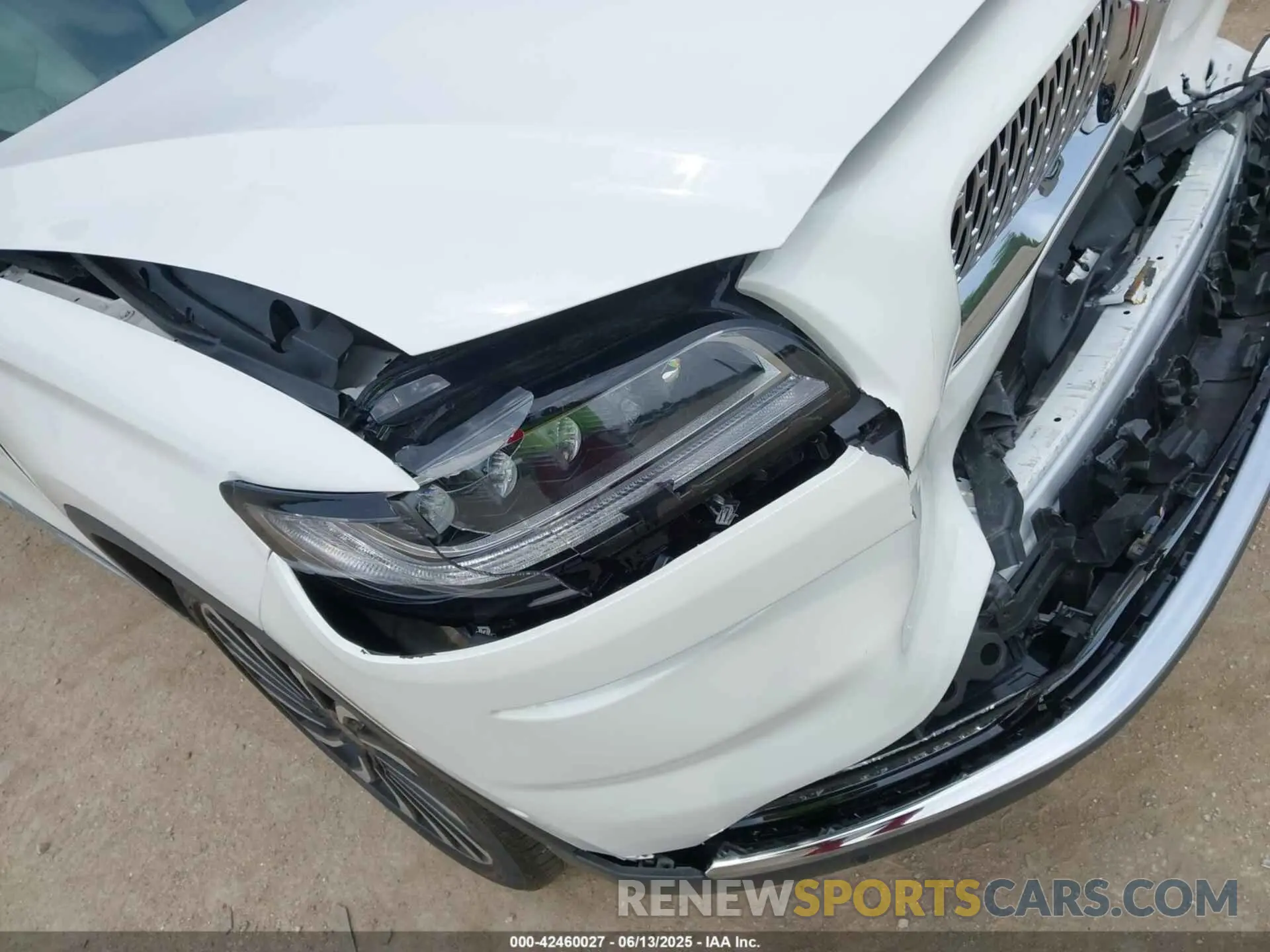 18 Photograph of a damaged car 2LMPJ9JP1NBL05802 LINCOLN NAUTILUS 2022