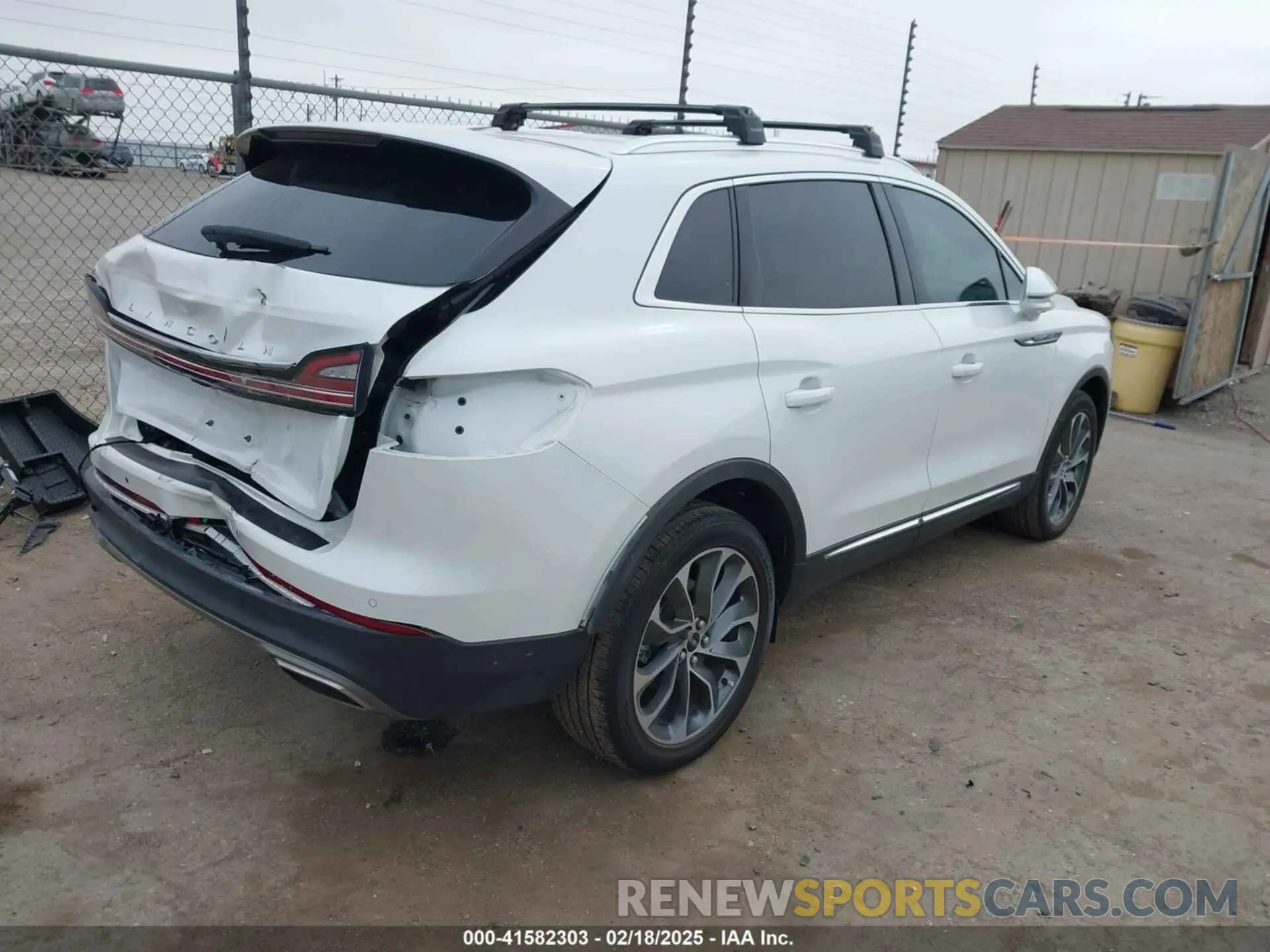 4 Photograph of a damaged car 2LMPJ6K94PBL18027 LINCOLN NAUTILUS 2023