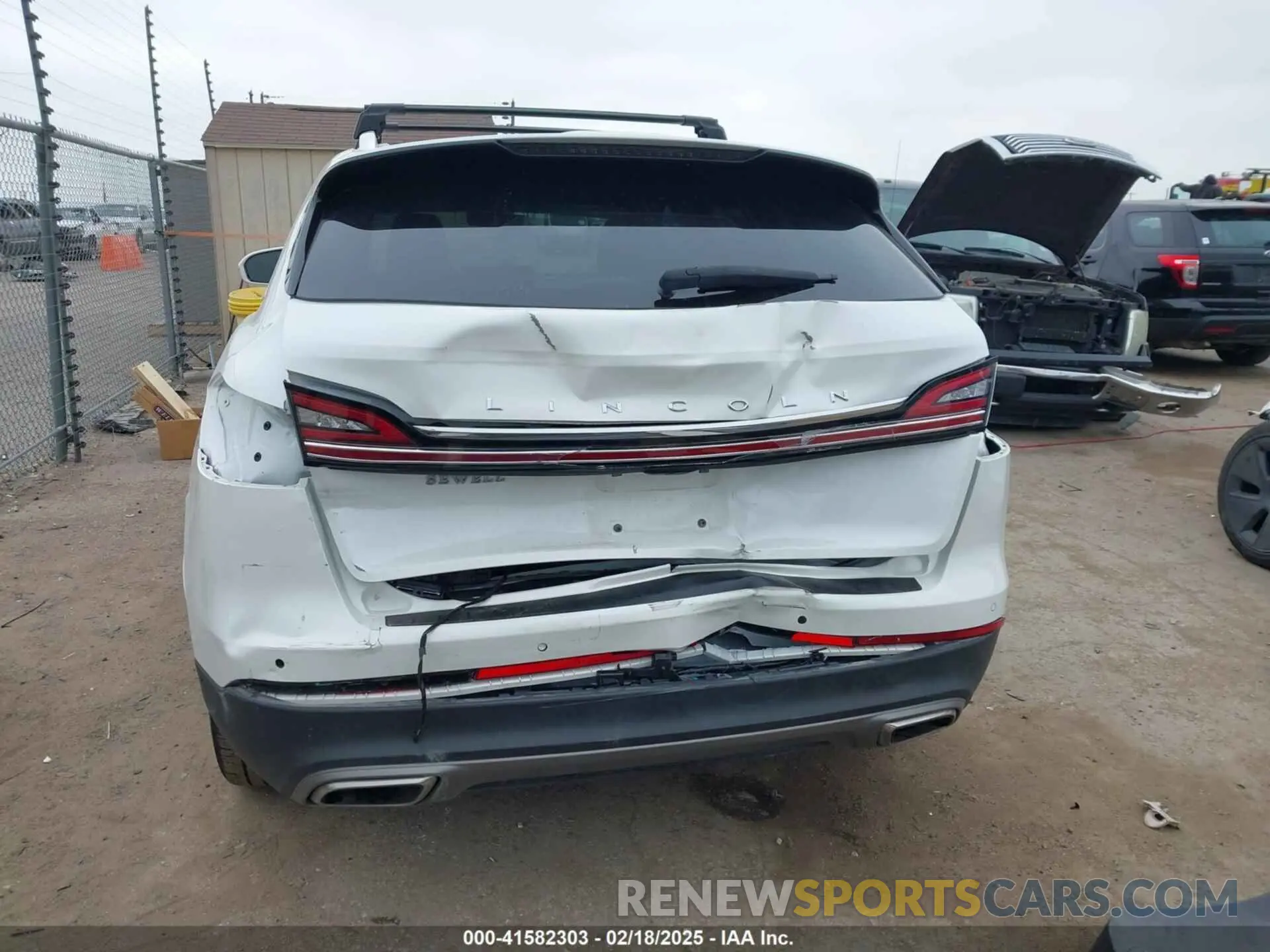 6 Photograph of a damaged car 2LMPJ6K94PBL18027 LINCOLN NAUTILUS 2023