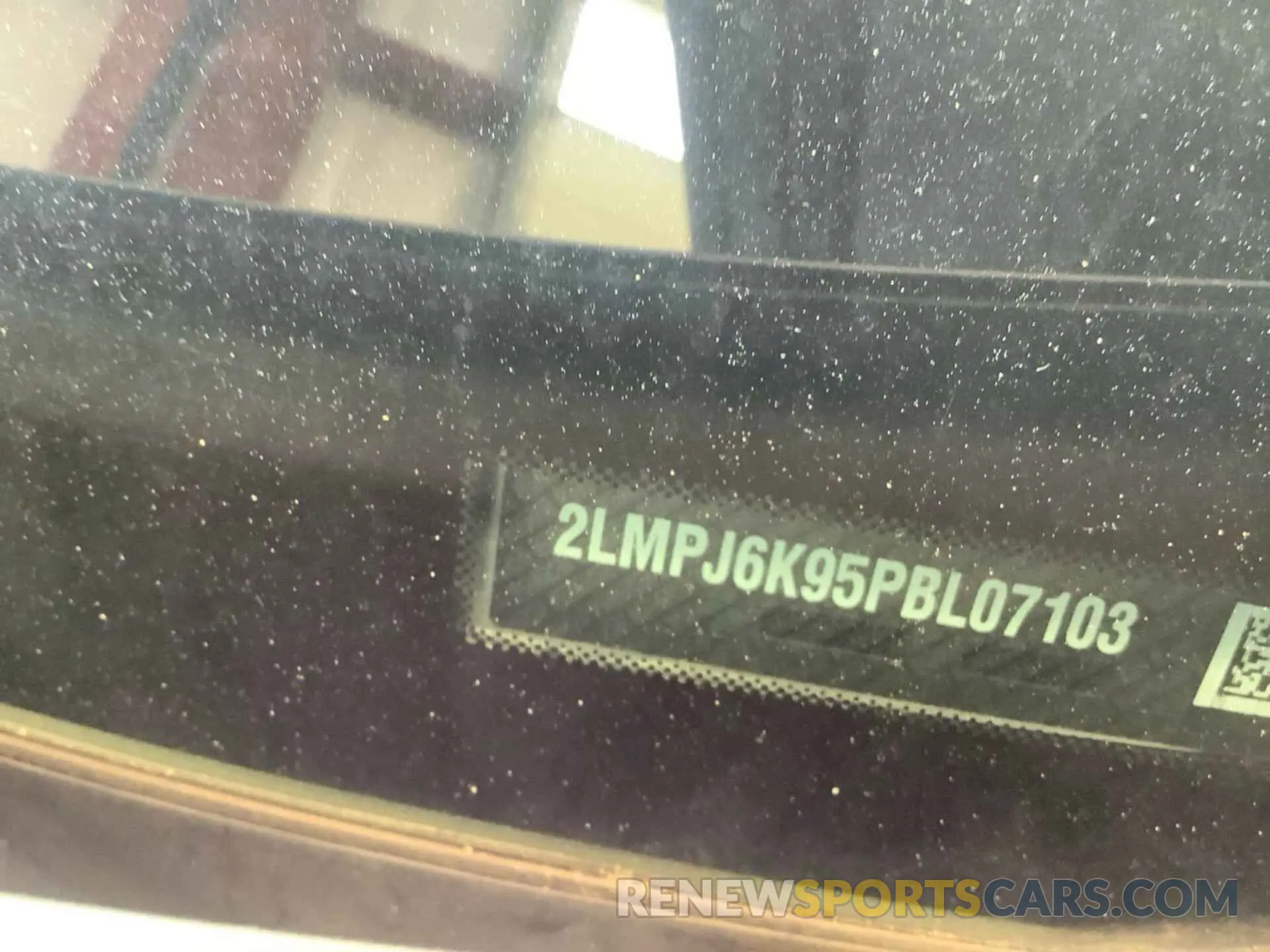 32 Photograph of a damaged car 2LMPJ6K95PBL07103 LINCOLN NAUTILUS 2023
