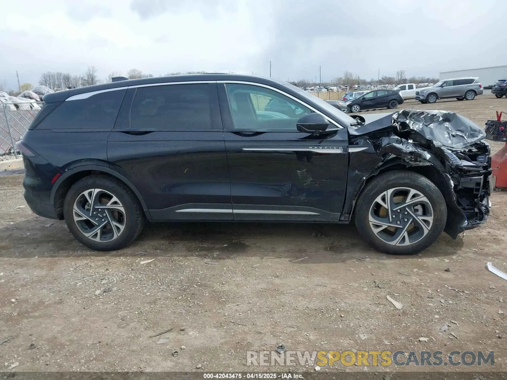 12 Photograph of a damaged car 5LMPJ8JAXRJ822774 LINCOLN NAUTILUS 2024