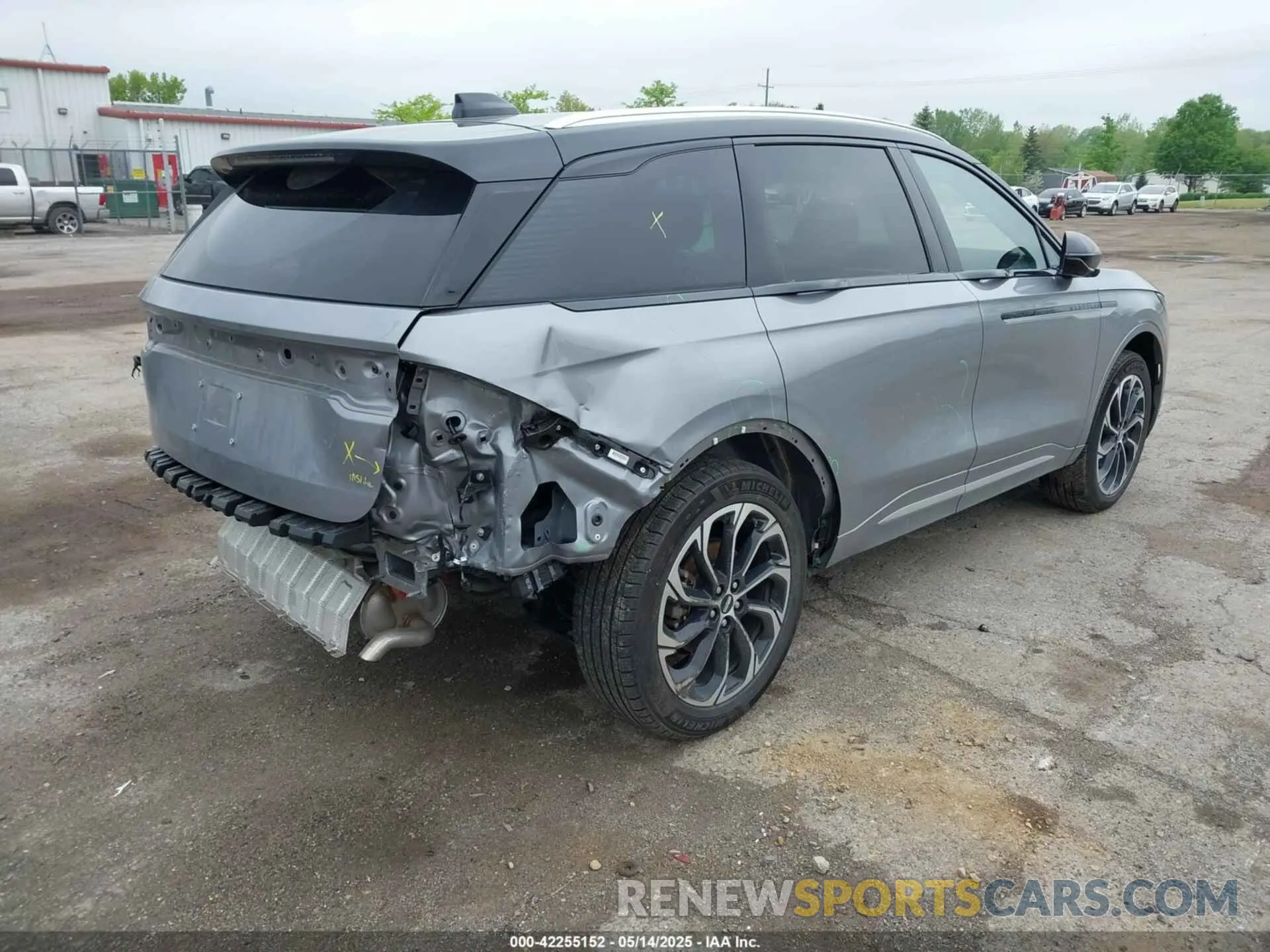 4 Photograph of a damaged car 5LMPJ8K45RJ835358 LINCOLN NAUTILUS 2024