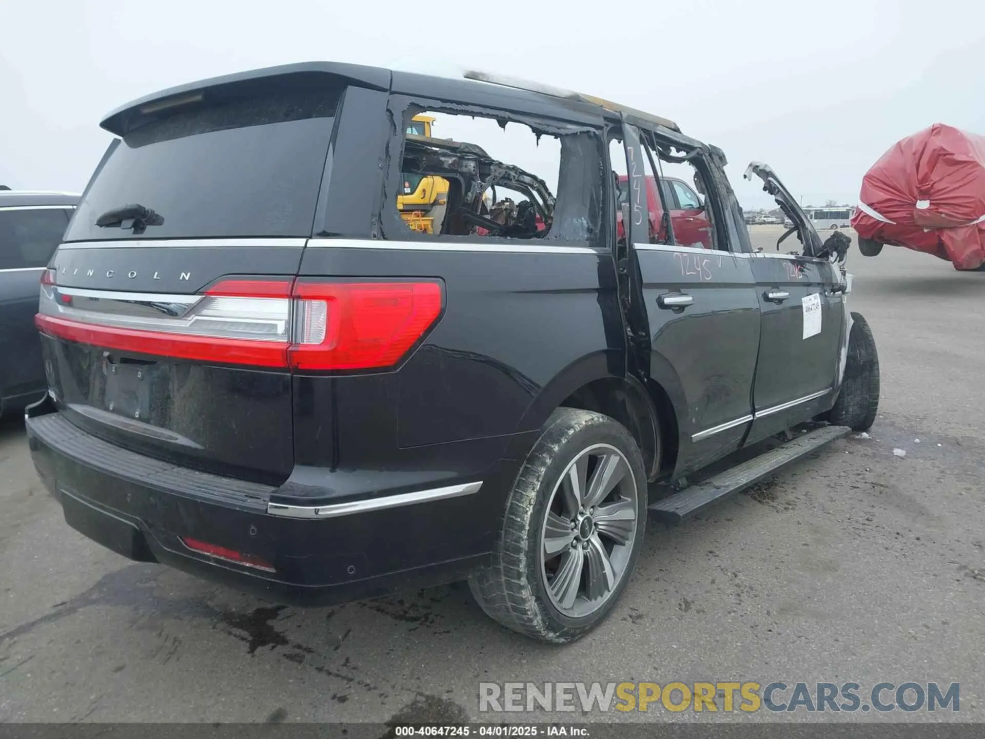 4 Photograph of a damaged car 5LMJJ2LT3KEL00715 LINCOLN NAVIGATOR 2019