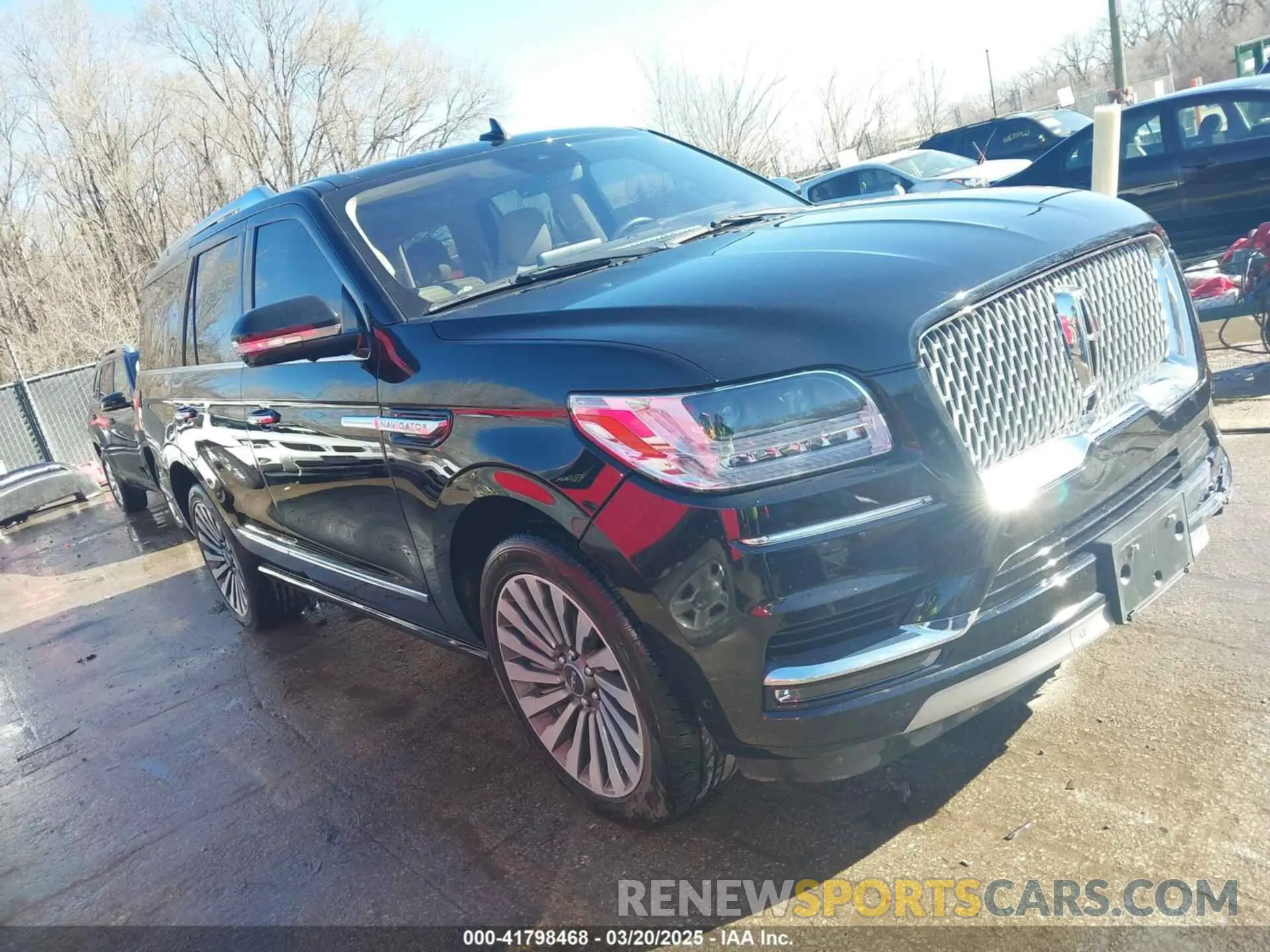 1 Фотография поврежденного автомобиля 5LMJJ2LT4KEL24070 LINCOLN NAVIGATOR 2019
