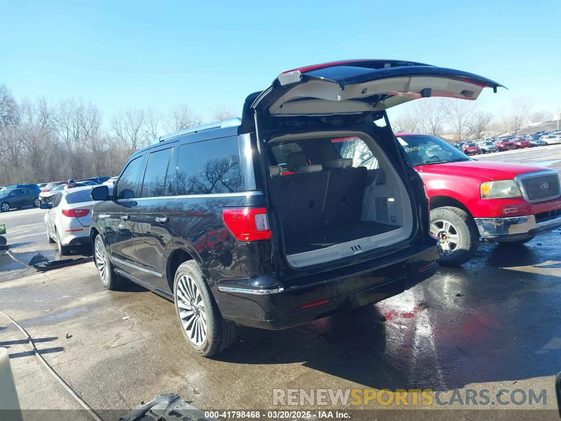 3 Фотография поврежденного автомобиля 5LMJJ2LT4KEL24070 LINCOLN NAVIGATOR 2019
