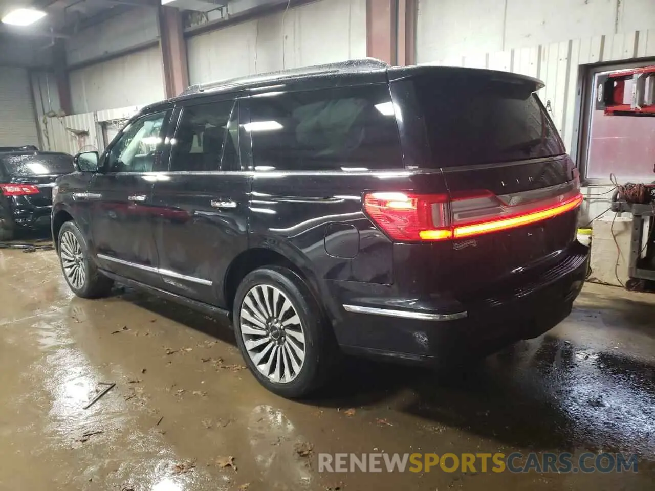 2 Photograph of a damaged car 5LMJJ2LT5KEL17211 LINCOLN NAVIGATOR 2019