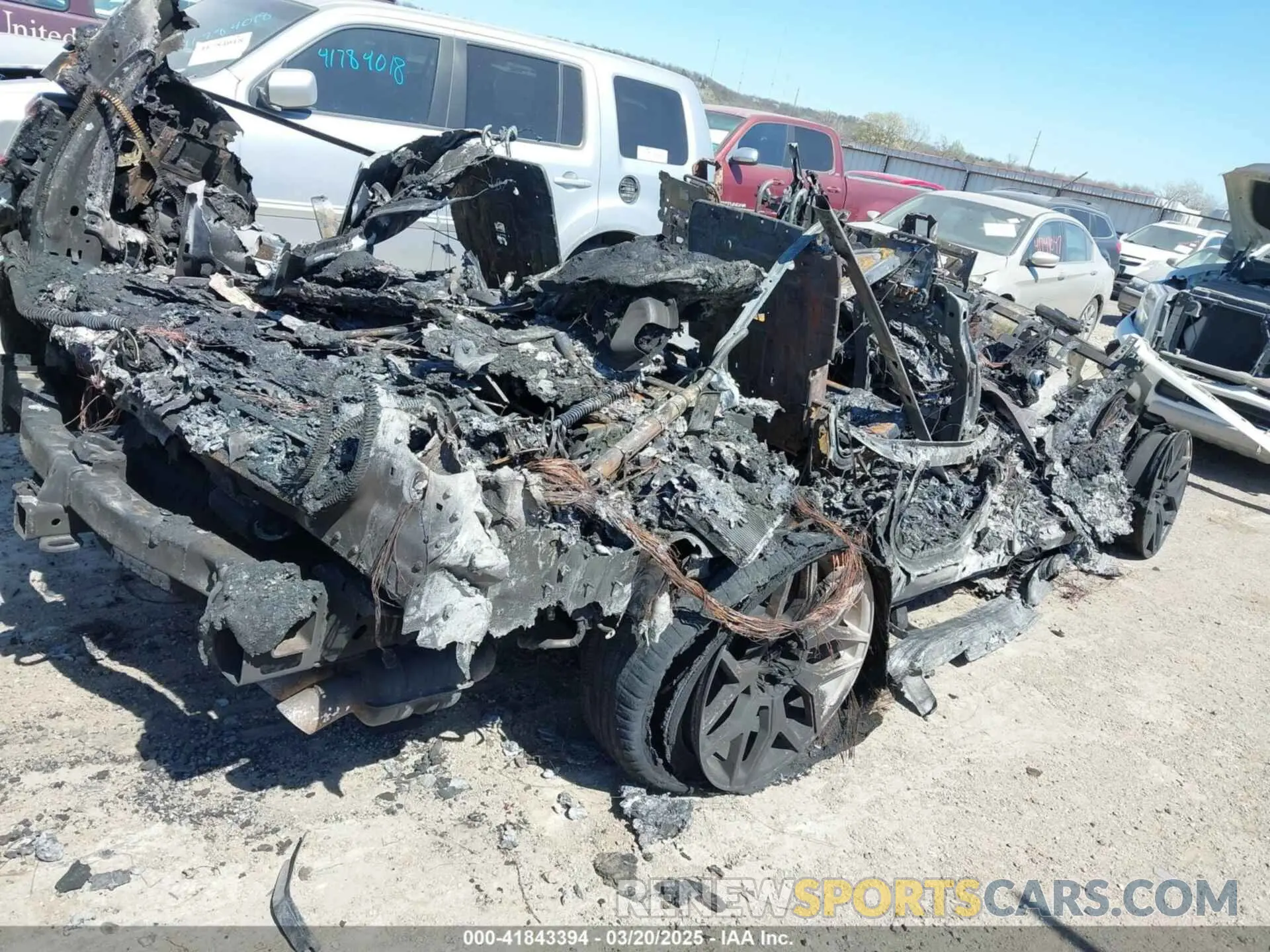 4 Photograph of a damaged car 5LMJJ2LT8KEL10835 LINCOLN NAVIGATOR 2019
