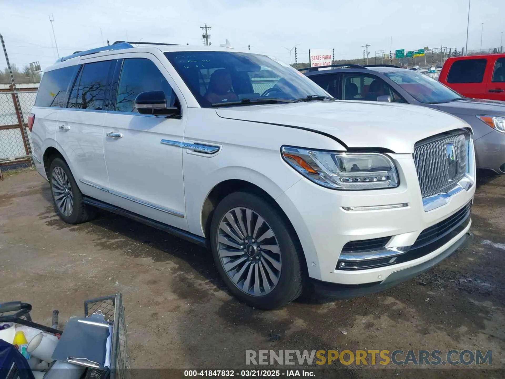1 Фотография поврежденного автомобиля 5LMJJ2LT8KEL10852 LINCOLN NAVIGATOR 2019