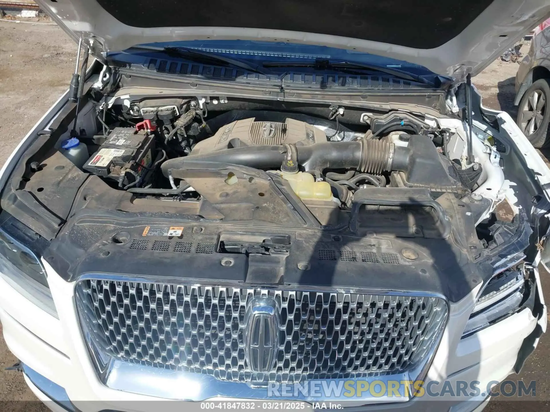 10 Фотография поврежденного автомобиля 5LMJJ2LT8KEL10852 LINCOLN NAVIGATOR 2019