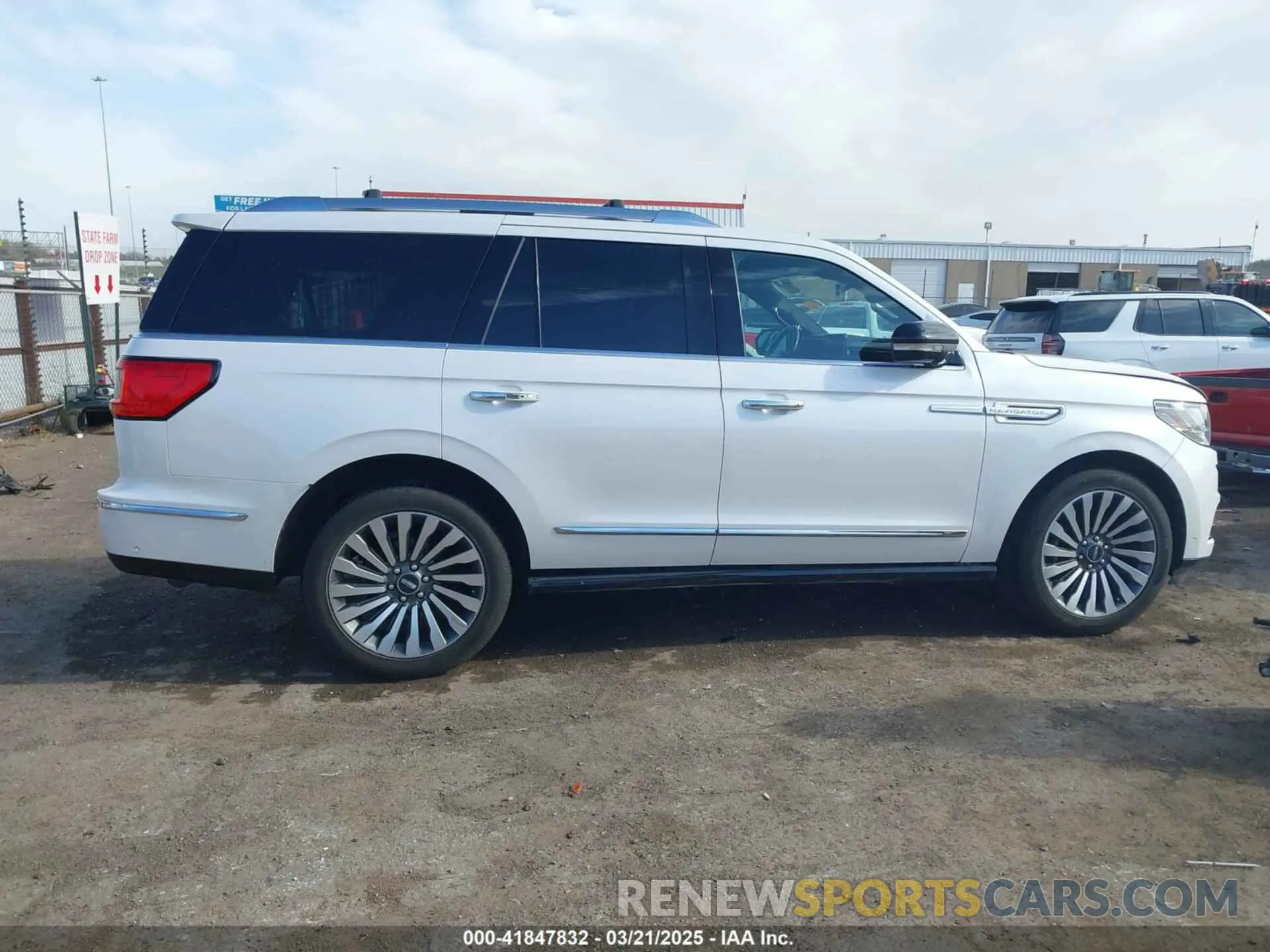 13 Фотография поврежденного автомобиля 5LMJJ2LT8KEL10852 LINCOLN NAVIGATOR 2019