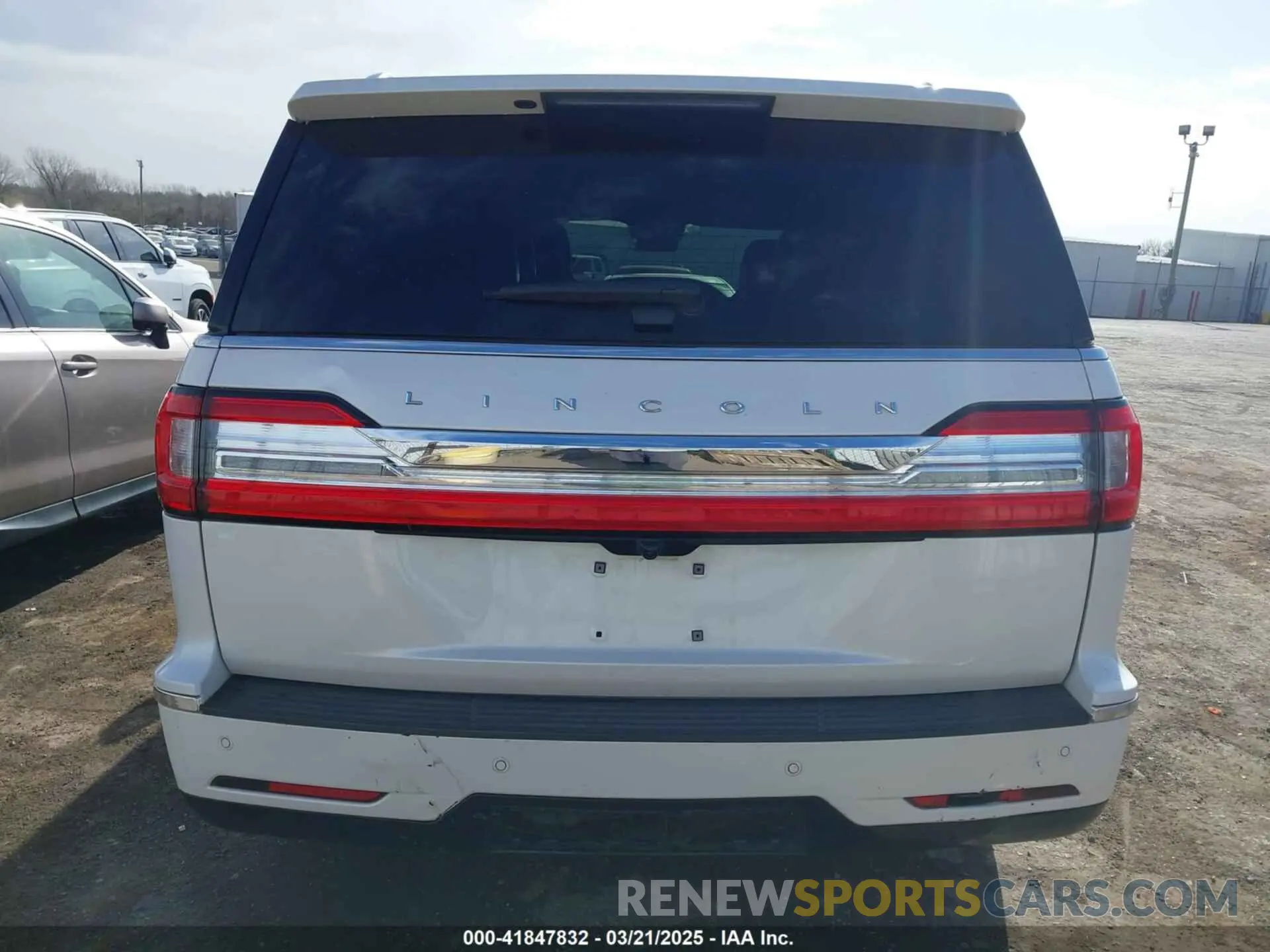 16 Фотография поврежденного автомобиля 5LMJJ2LT8KEL10852 LINCOLN NAVIGATOR 2019