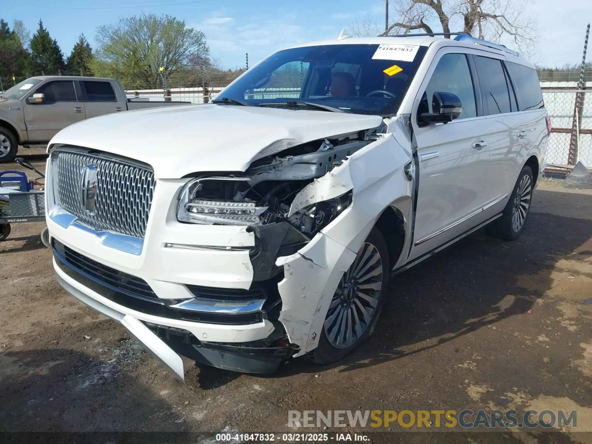 2 Фотография поврежденного автомобиля 5LMJJ2LT8KEL10852 LINCOLN NAVIGATOR 2019