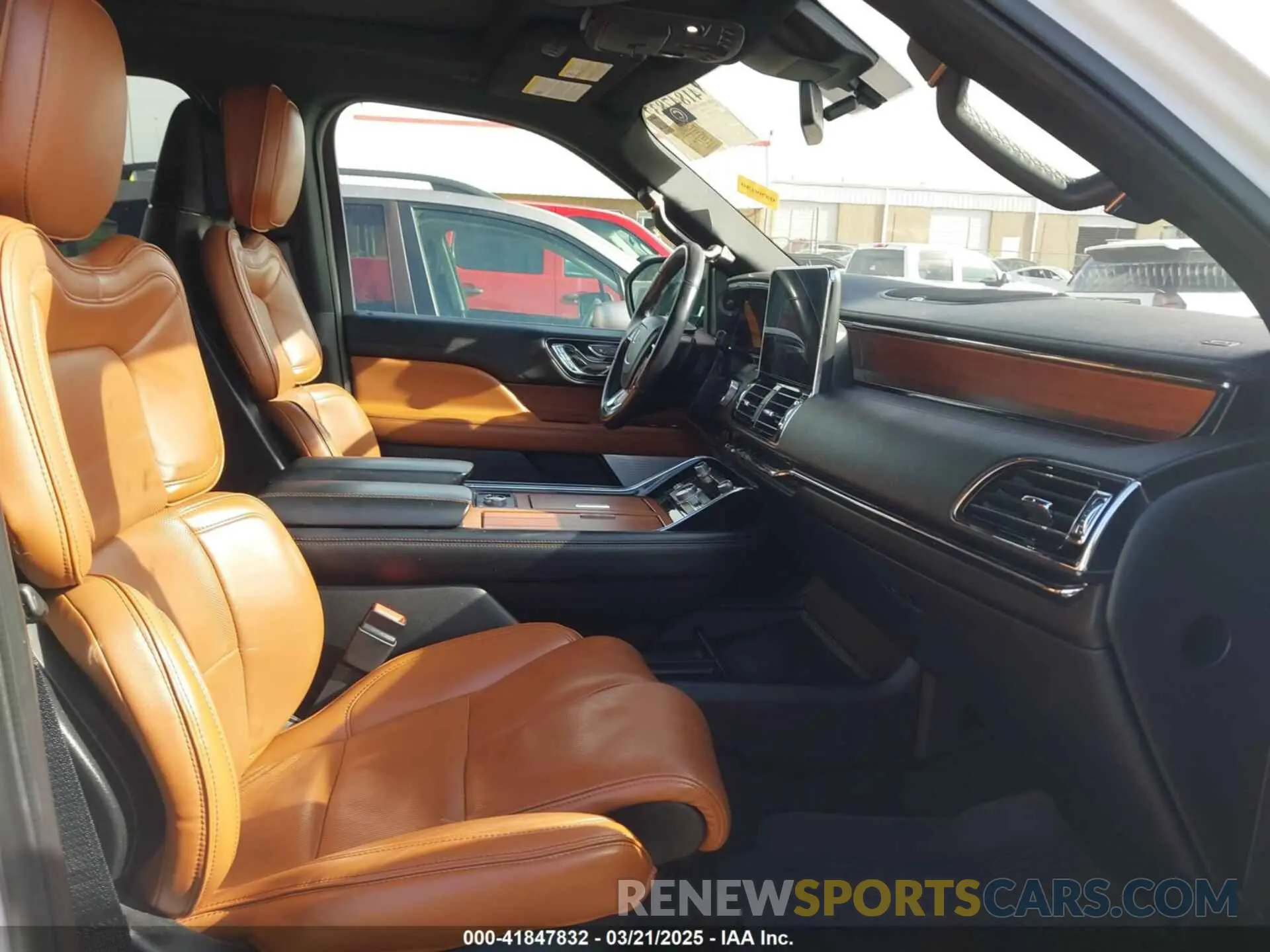 5 Фотография поврежденного автомобиля 5LMJJ2LT8KEL10852 LINCOLN NAVIGATOR 2019