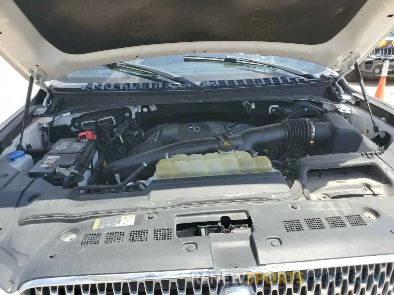 12 Фотография поврежденного автомобиля 5LMJJ2LT9KEL13923 LINCOLN NAVIGATOR 2019