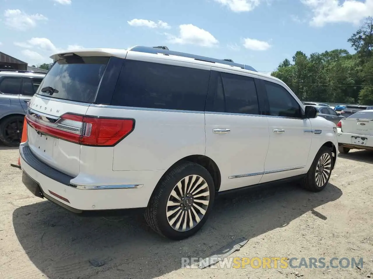 3 Фотография поврежденного автомобиля 5LMJJ2LT9KEL13923 LINCOLN NAVIGATOR 2019