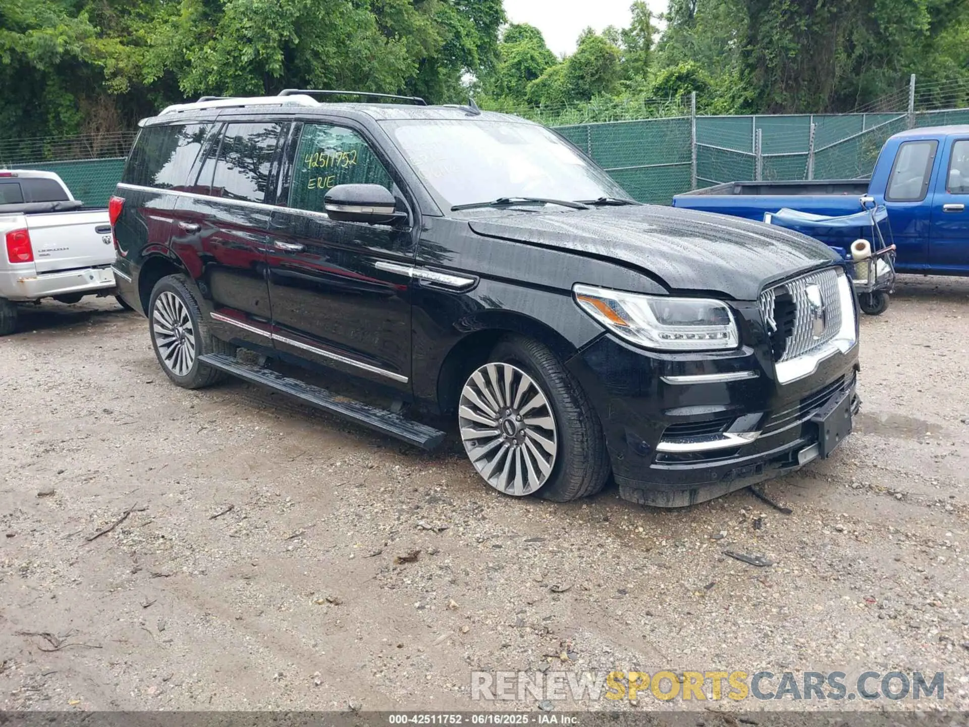 1 Фотография поврежденного автомобиля 5LMJJ2LT9KEL17079 LINCOLN NAVIGATOR 2019