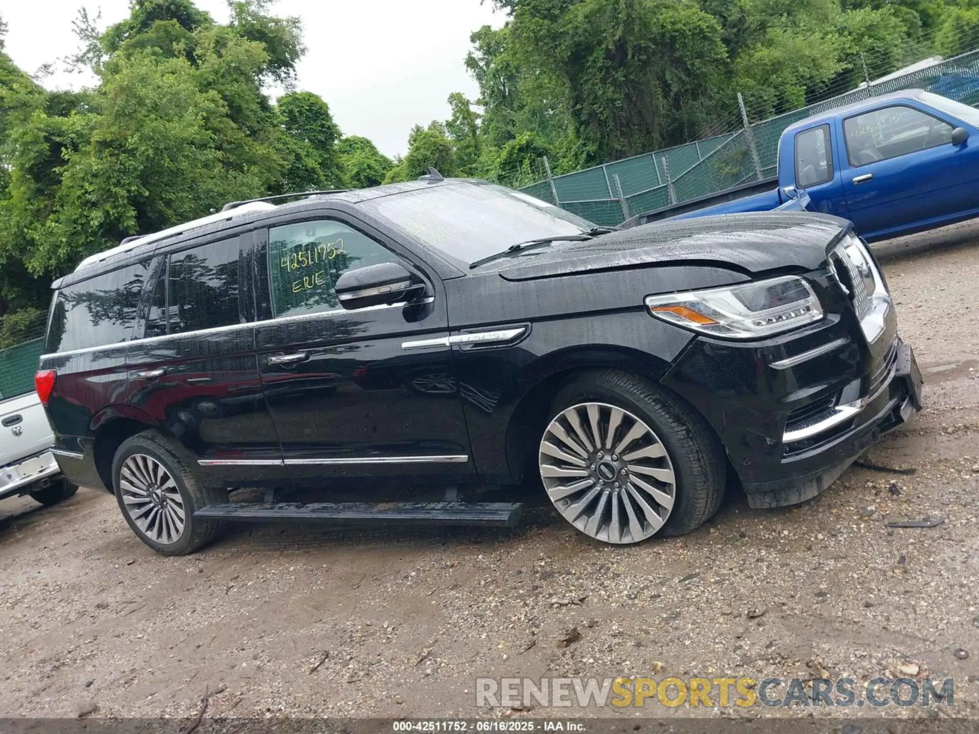 14 Фотография поврежденного автомобиля 5LMJJ2LT9KEL17079 LINCOLN NAVIGATOR 2019