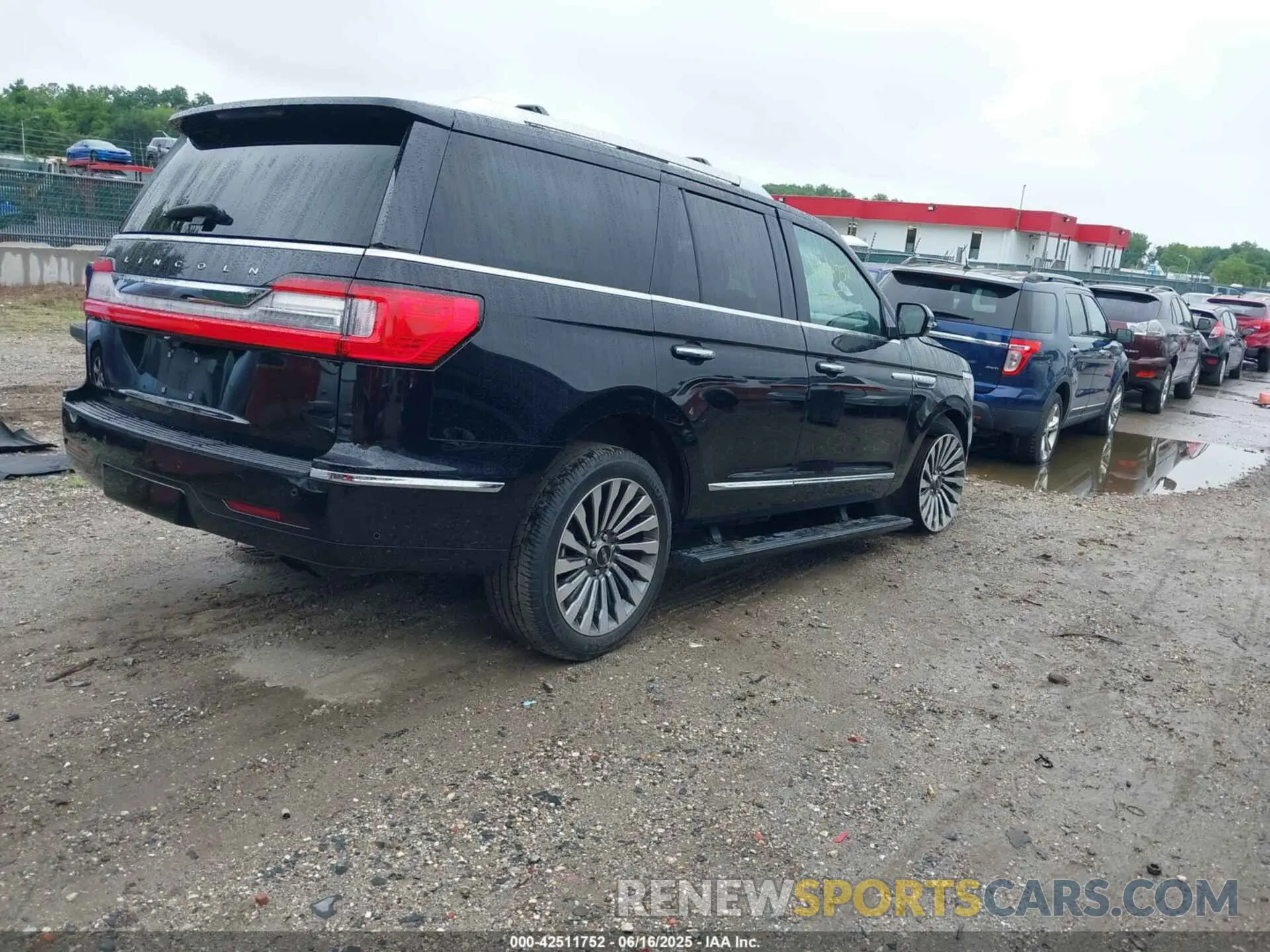 4 Фотография поврежденного автомобиля 5LMJJ2LT9KEL17079 LINCOLN NAVIGATOR 2019
