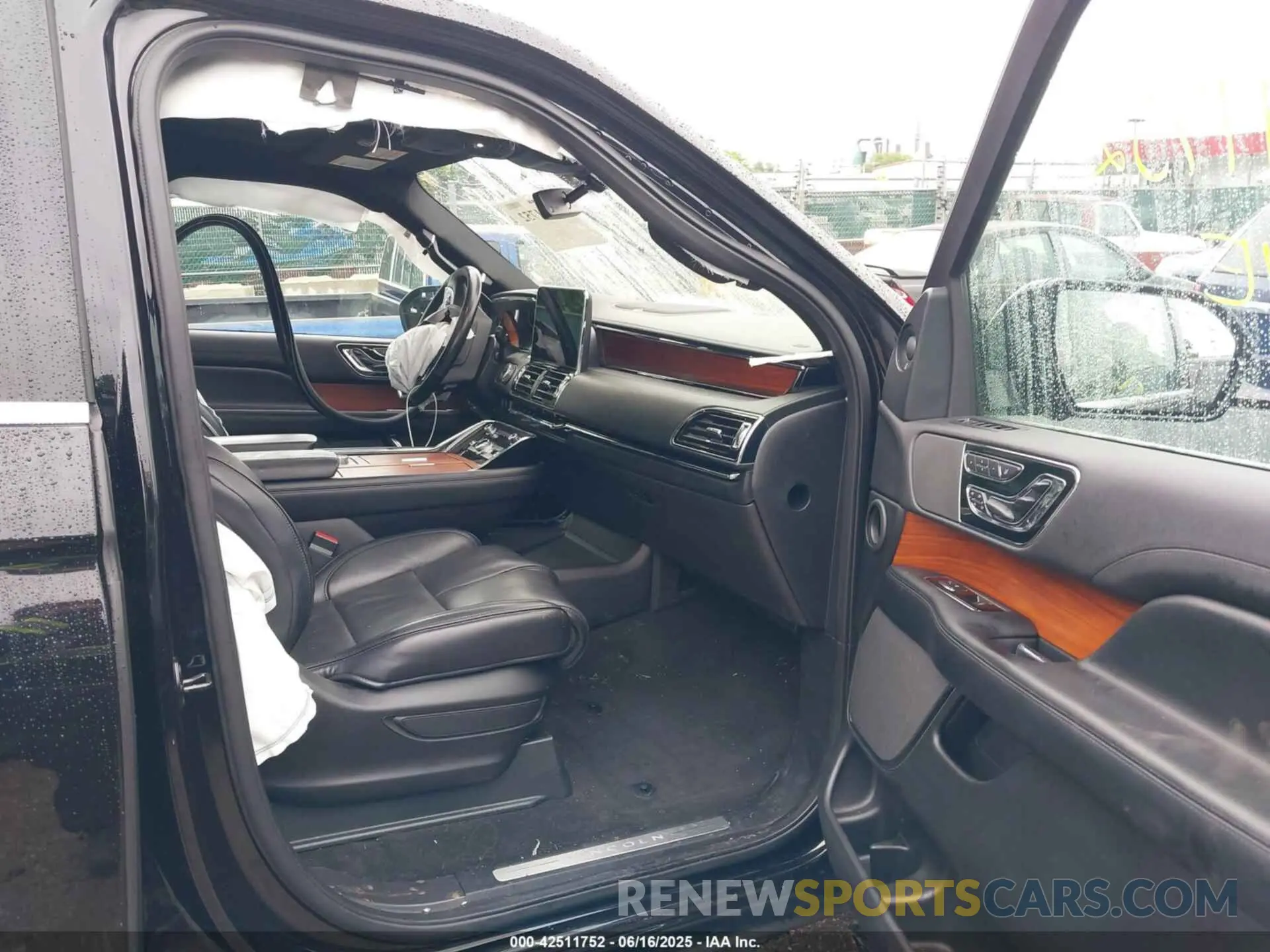 5 Фотография поврежденного автомобиля 5LMJJ2LT9KEL17079 LINCOLN NAVIGATOR 2019